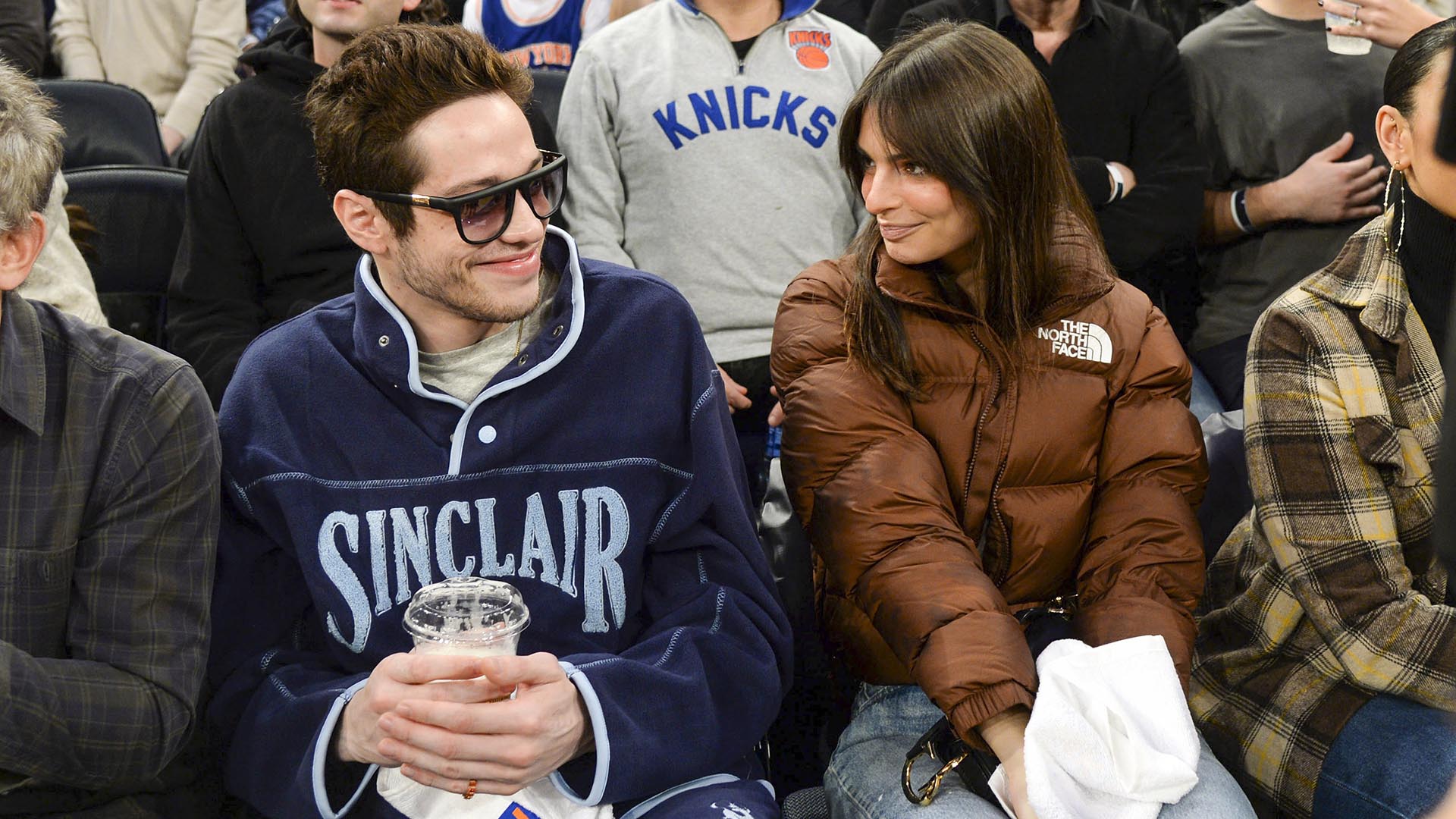Photo © 2022 REX Features/Shutterstock /The Grosby Group 27 NOVEMBER 2022 New York, NY - Pete Davidson and Emily Ratajkowski are all smiles as they attend the Grizzlies vs Knicks game at Madison Square Garden together.**** Pete Davidson and Emily Ratajkowski they smile as they attend the Grizzlies vs. Knicks game together at Madison Square Garden.