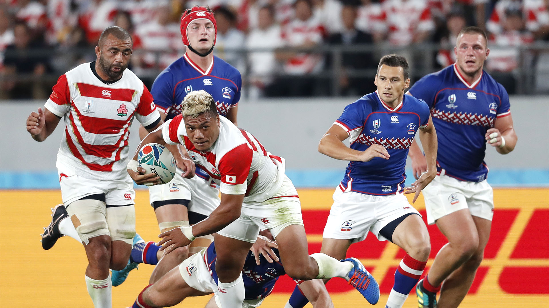 El japonés Lomano Lemeki, en acción durante un encuentro ante Rusia por el campeonato mundial de 2019 en el Estadio de Tokio (REUTERS/Issei Kato)