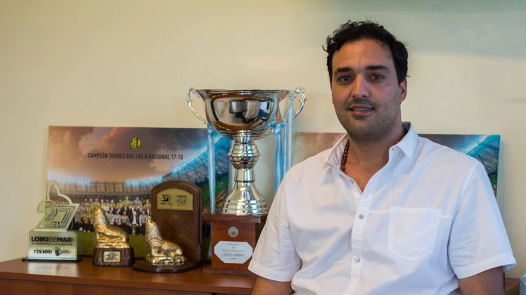 Dólar hoy en vivo: baja el tipo de cambio y retrocede el riesgo país