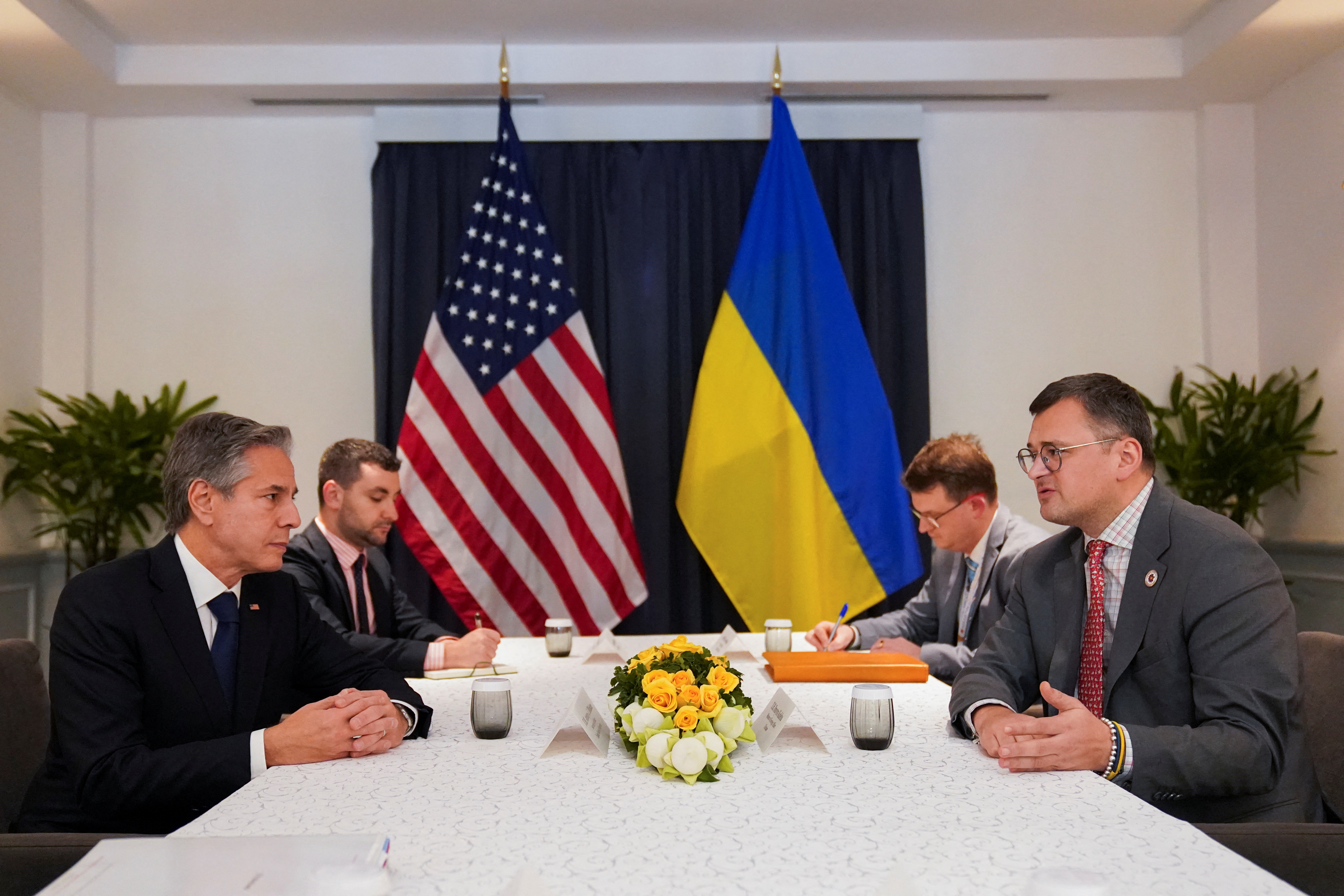 Antony Blinken se reunirá la próxima semana en Bruselas con el ministro de Exteriores de Ucrania
