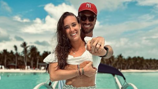 Nicole Regnier anunció matrimonio “chicaneando” anillo de compromiso