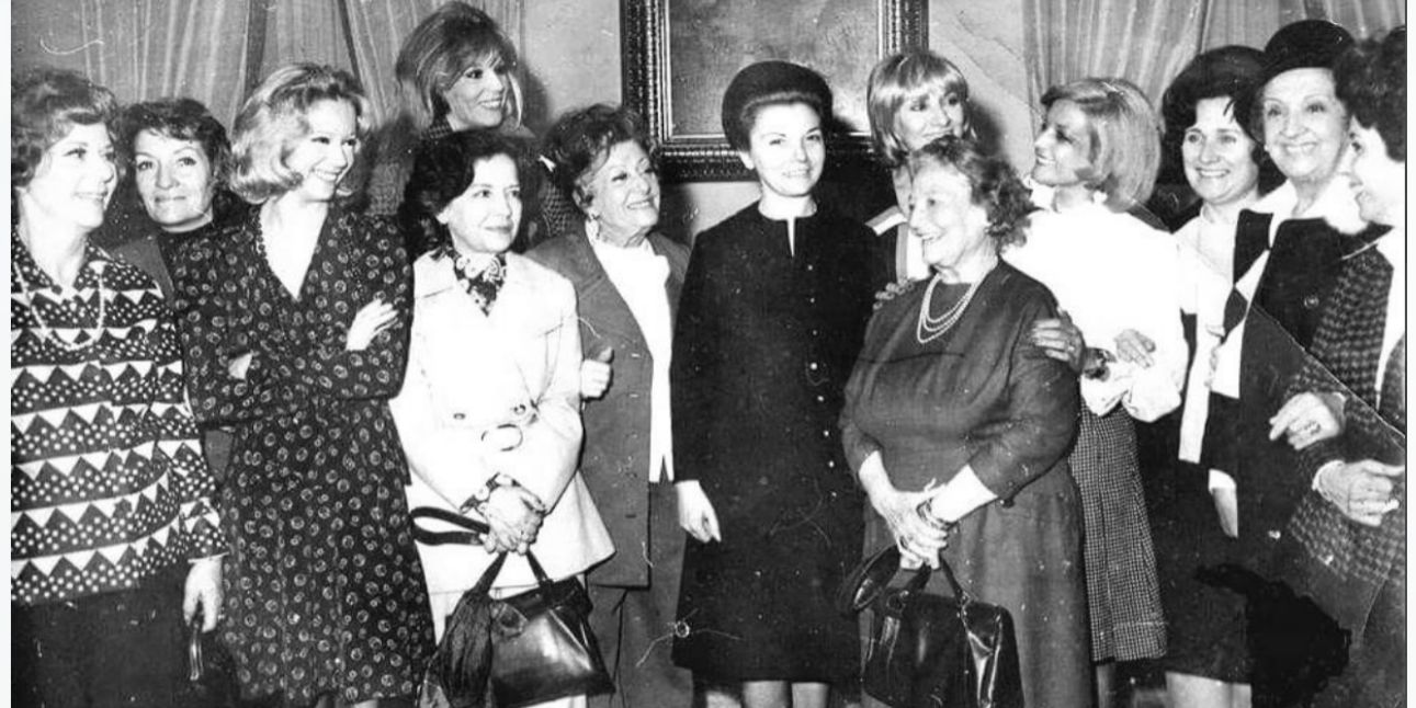 Haydée Padilla a la izquierda de Isabel Perón y junto a Susana Giménez, Soledad Silveyra y un grupo de actrices
