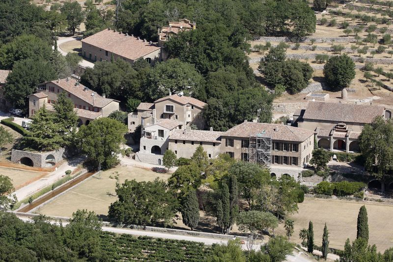 Una vista aérea del Chateau Miraval, la finca de 60 millones de dólares que es propiedad de los actores Brad Pitt y Angelina Jolie, ubicada en el pueblo de Correns, sur de Francia (Reuters)