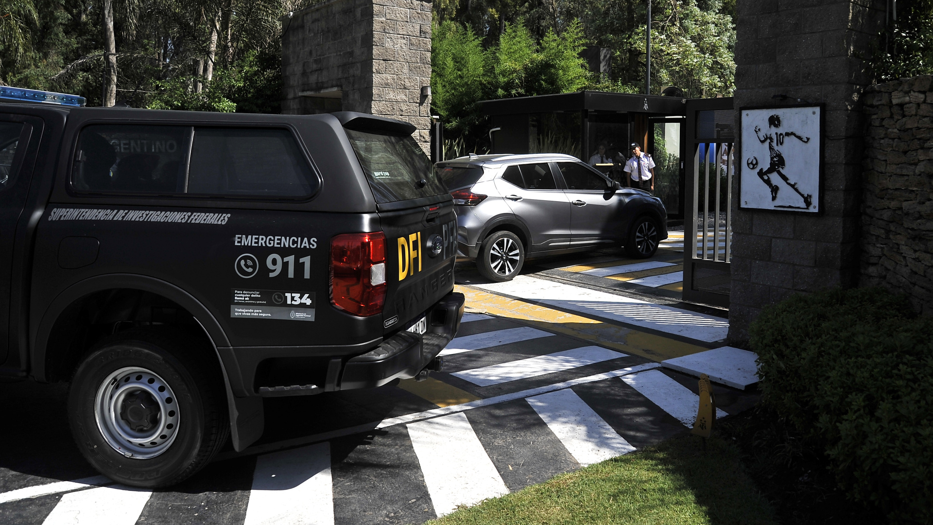 Cómo un novelista debutante de casi 70 años se convirtió en el gran éxito literario del año