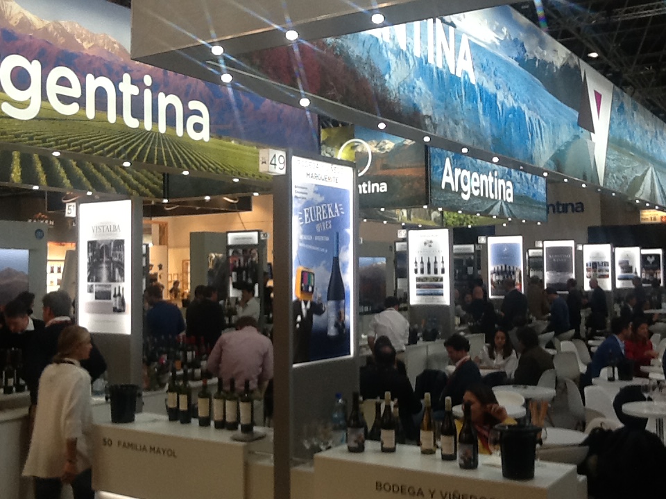 Los expertos aseguran que la participación en ferias internacionales es clave para conocer los posibles mercados de destino y dar a conocer los productos locales