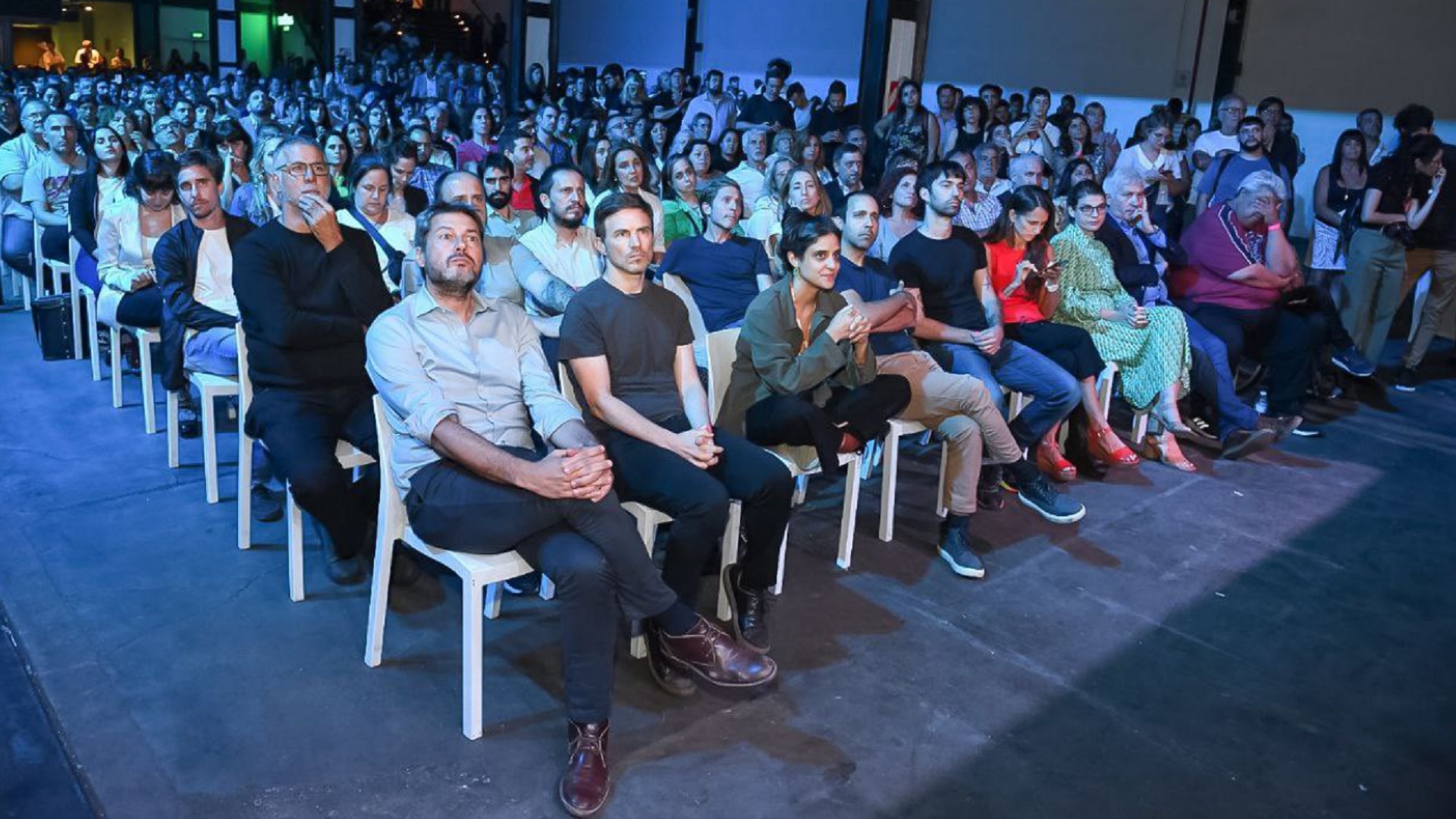 En primera fila, Matías Lammens, Augusto Costa, Lucía Cámpora, Itai Hagman, Pedro Rosemblat y Elízabeth Gómez Alcorta