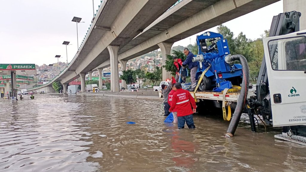 Intensas lluvias dejaron inundaciones, caos y vialidades interrumpidas en diversas ciudades de México