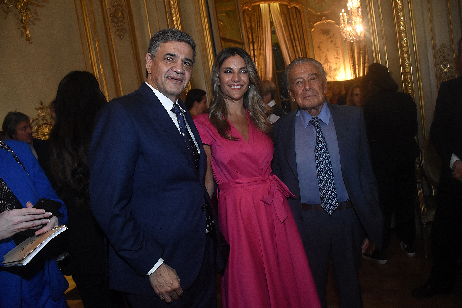 Jorge Macri, ministro de Gobierno porteño, y su mujer, la periodista María Belén Ludueña, junto al empresario Eduardo Eurnekian 