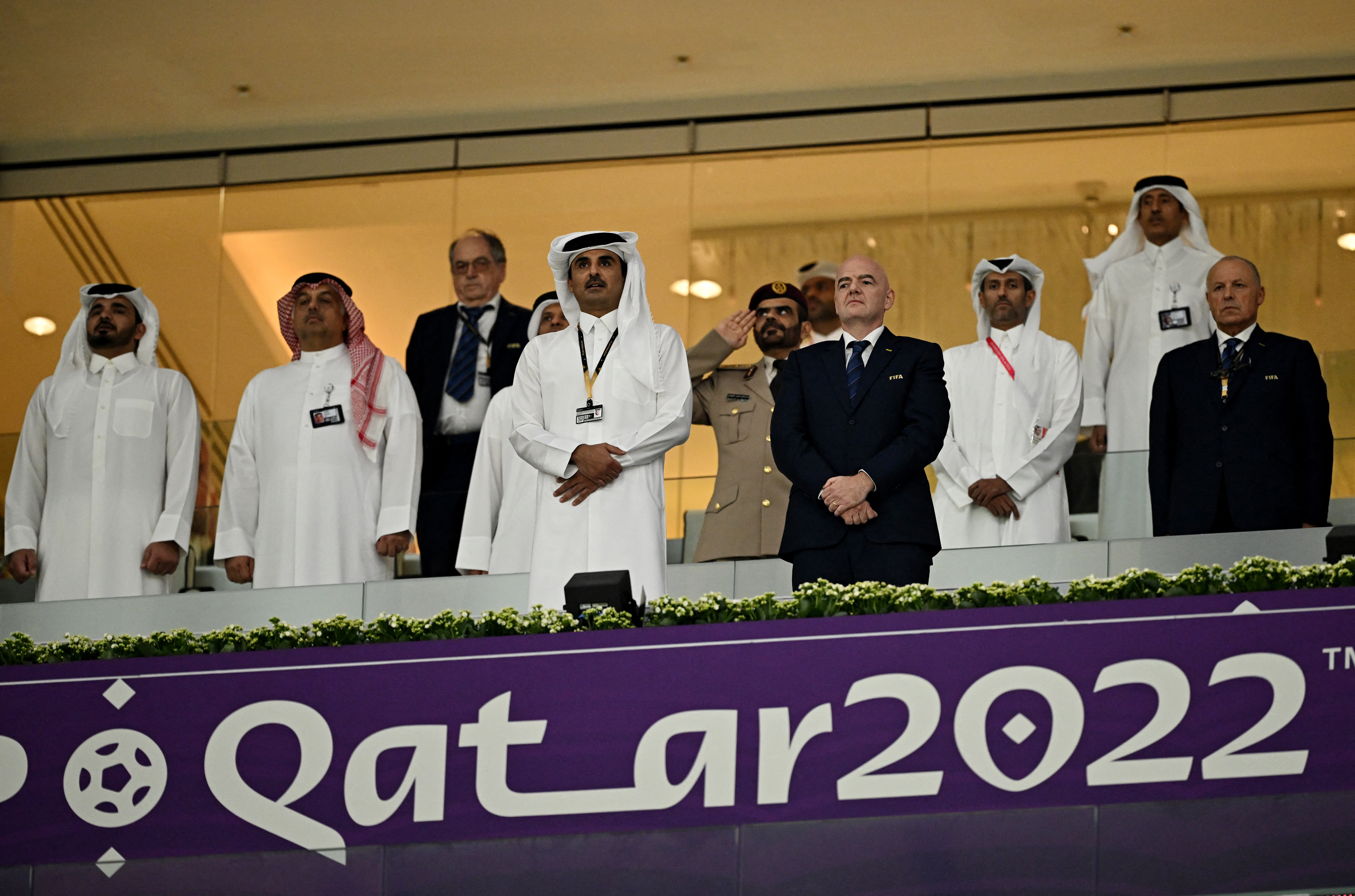 El emir de Qatar Tamim bin Hamad Al Thani y el presidente de la FIFA Gianni Infantino