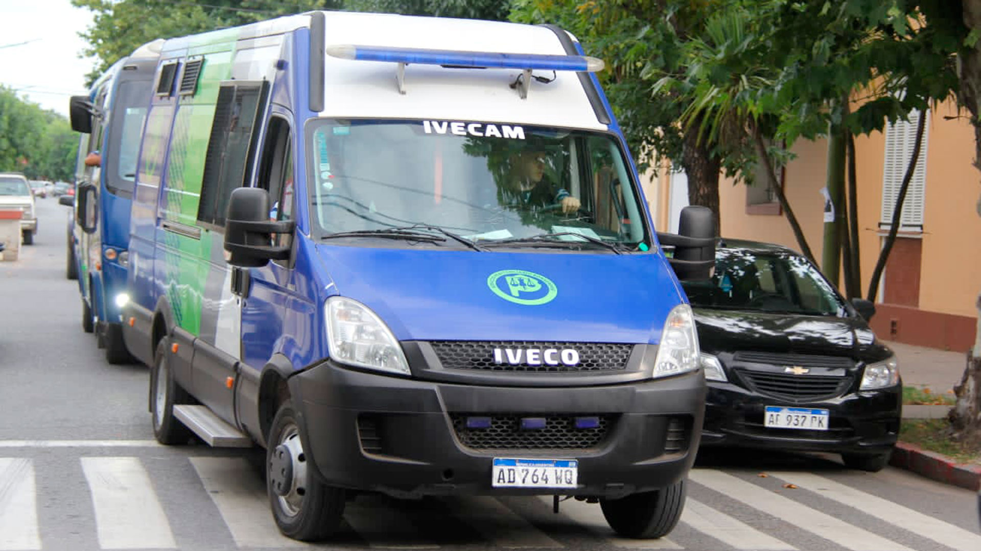 El convoy del SPB que traslada a los rugbiers (Ezequiel Acuña)