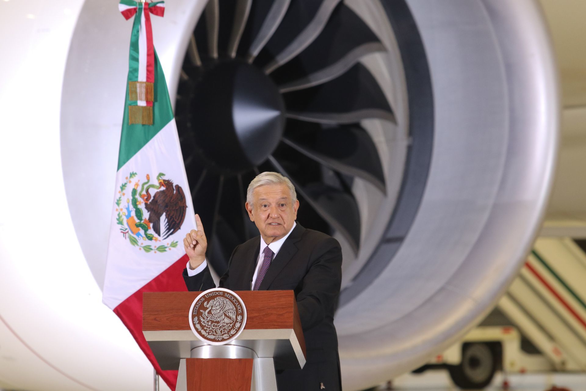 Andrés Manuel López Obrador, presidente de México, ofreció nuevamente en venta al Avión Presidencial José María Morelos y Pavón.  
FOTO: GRACIELA LÓPEZ /CUARTOSCURO.COM