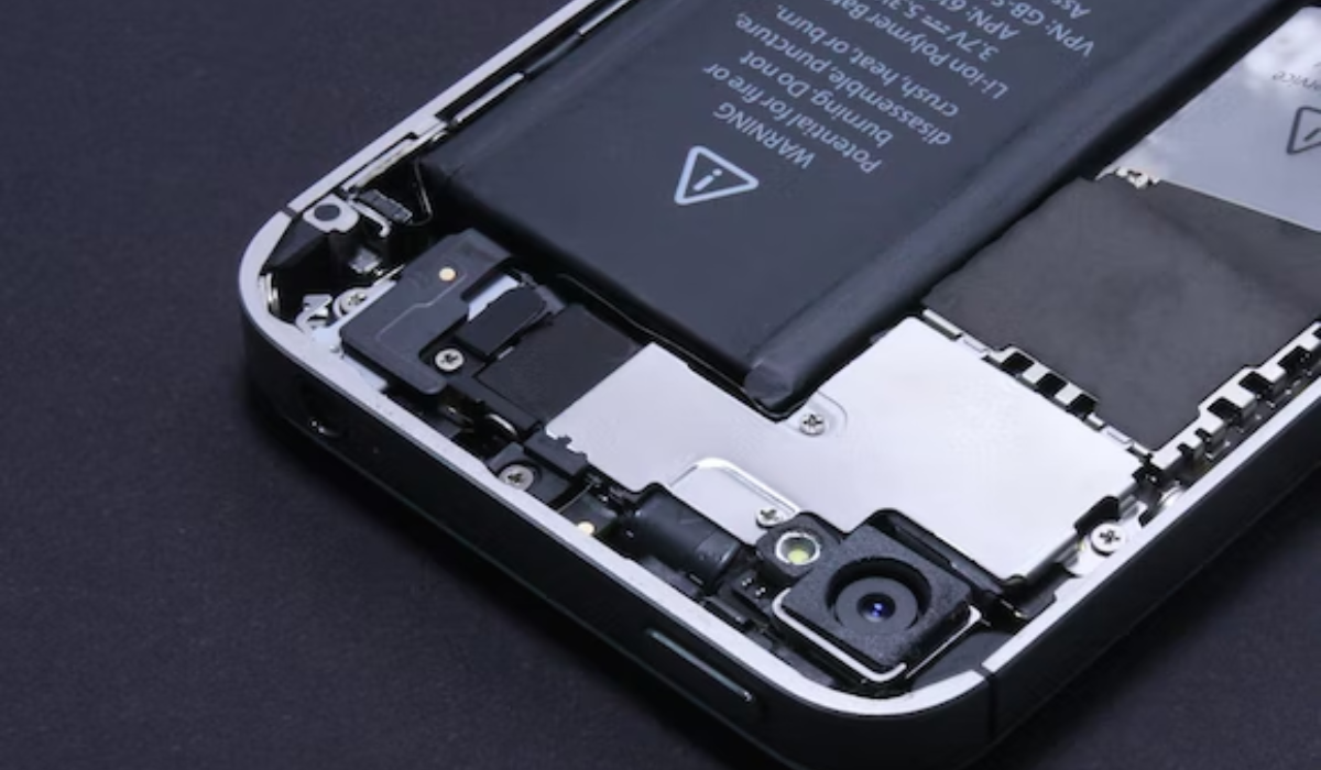 Por qué los celulares ya no tienen batería extraíble