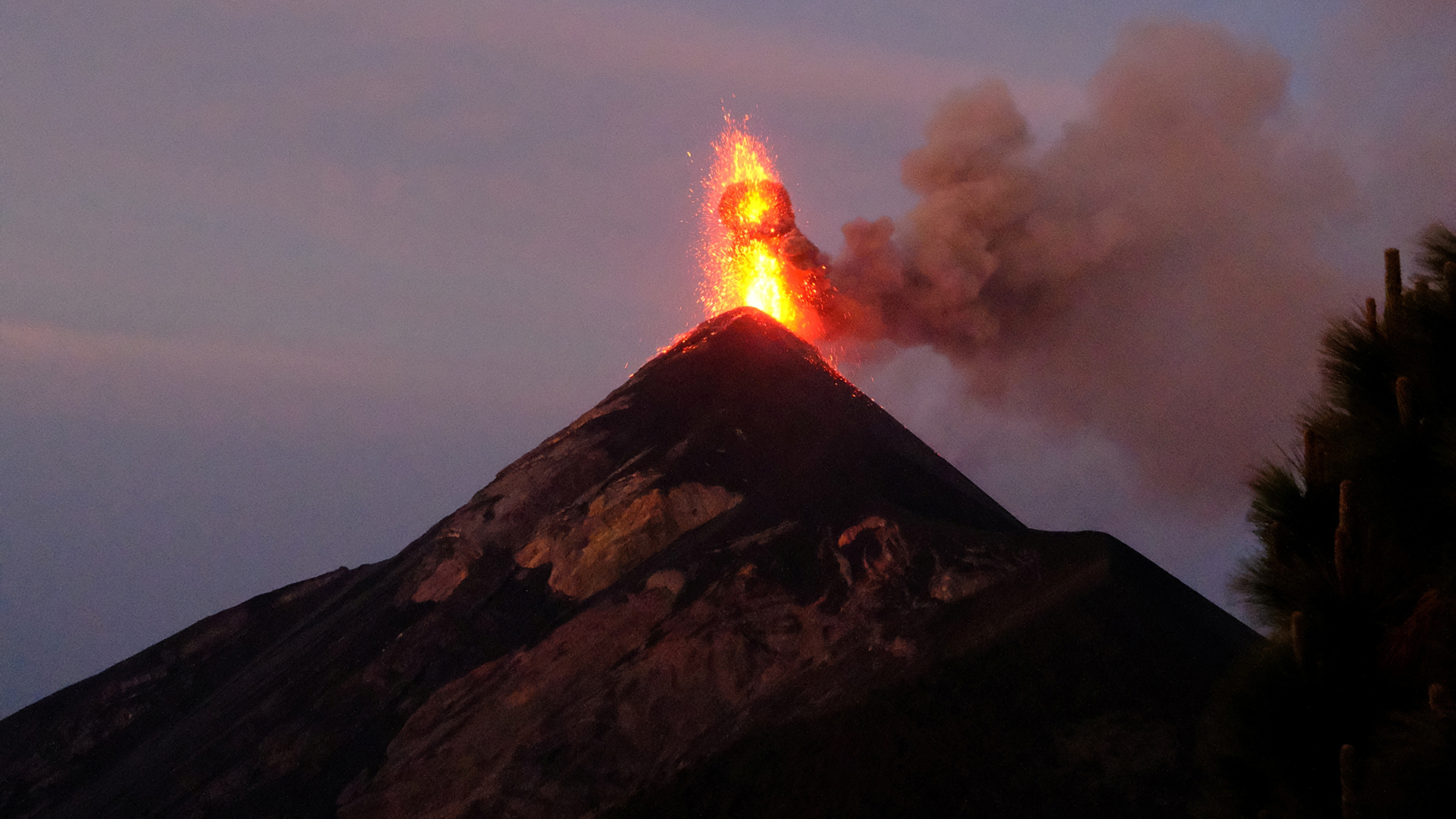 Hay un volcán encima de casa - Santa & Cole