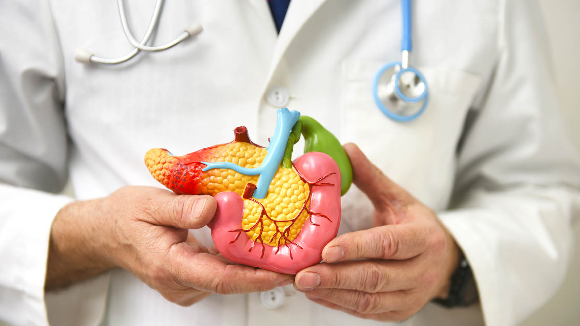 La mayoría de los afectados por esta enfermedad son diagnosticados cuando el cuadro ya se encuentra avanzado, situación que provoca una menor tasa de supervivencia (Dazeley)