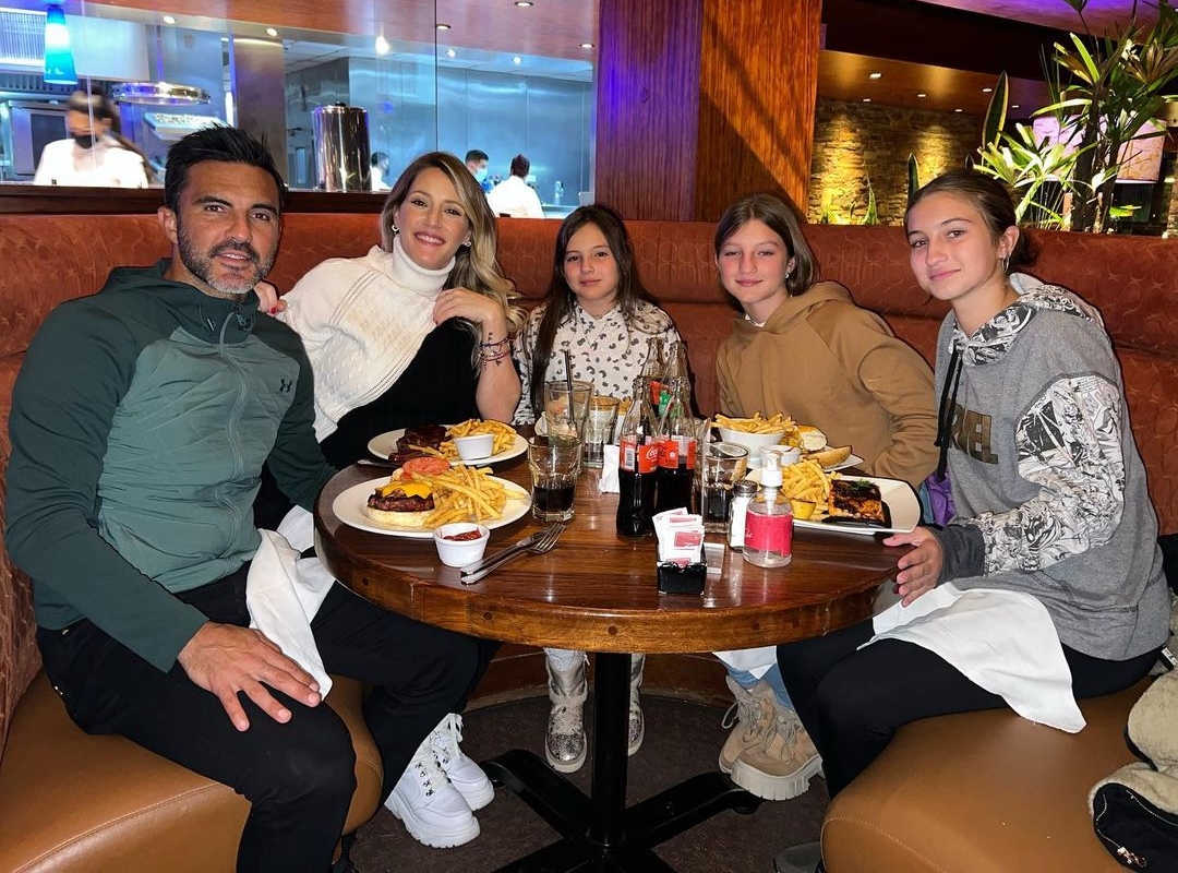 Indiana, Sienna y Allegra junto a Fabián Cubero en el cumpleaños de Mica Viciconte (Instagram)