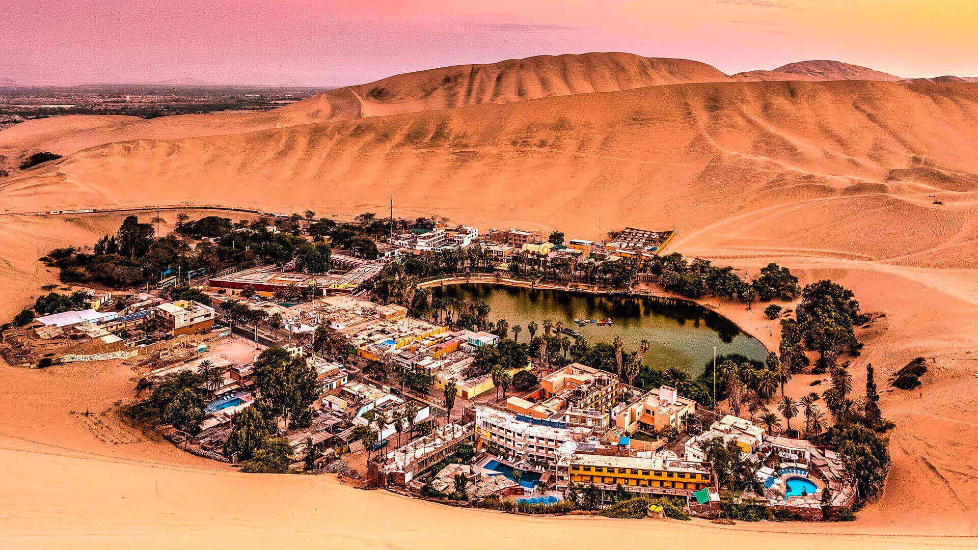 Belleza y misterio del desierto, incontables aventuras, experiencias gastronómicas y paisajes inolvidables te esperan en Ica, a solo tres horas al sur de Lima.