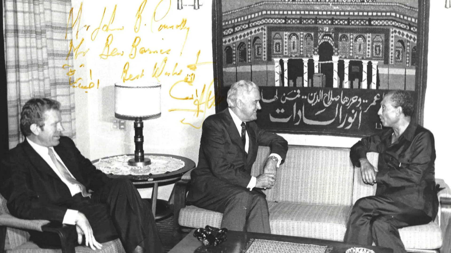 Barnes, Connally y el presidente egipcio Anwar el-Sadat, durante la gira en la que promocionó a Reagan ante todos los líderes que conocieron (foto: Ben Barnes)