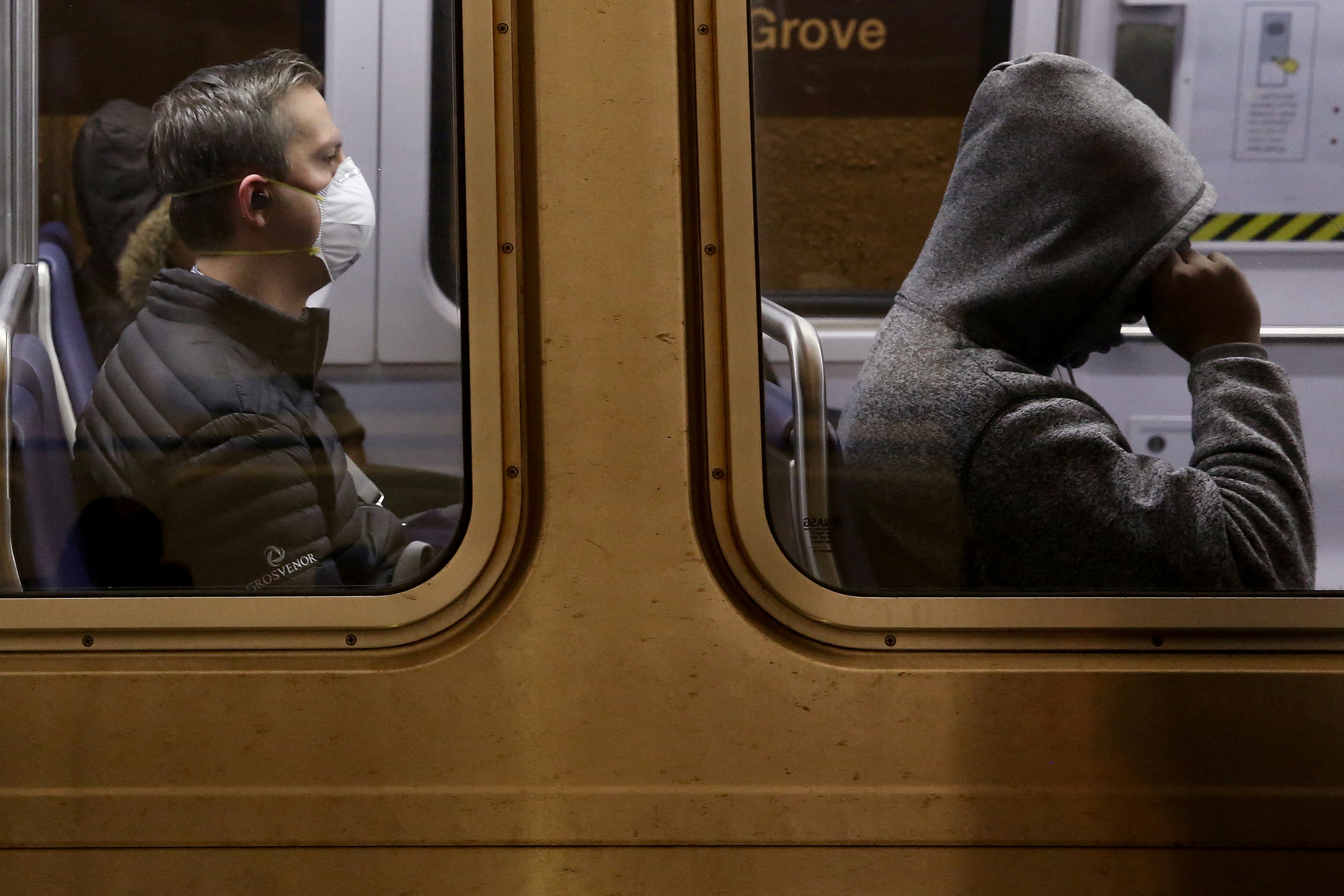 Pasajeros en Union Station, en Washington DC (REUTERS/Jonathan Ernst/File Photo)