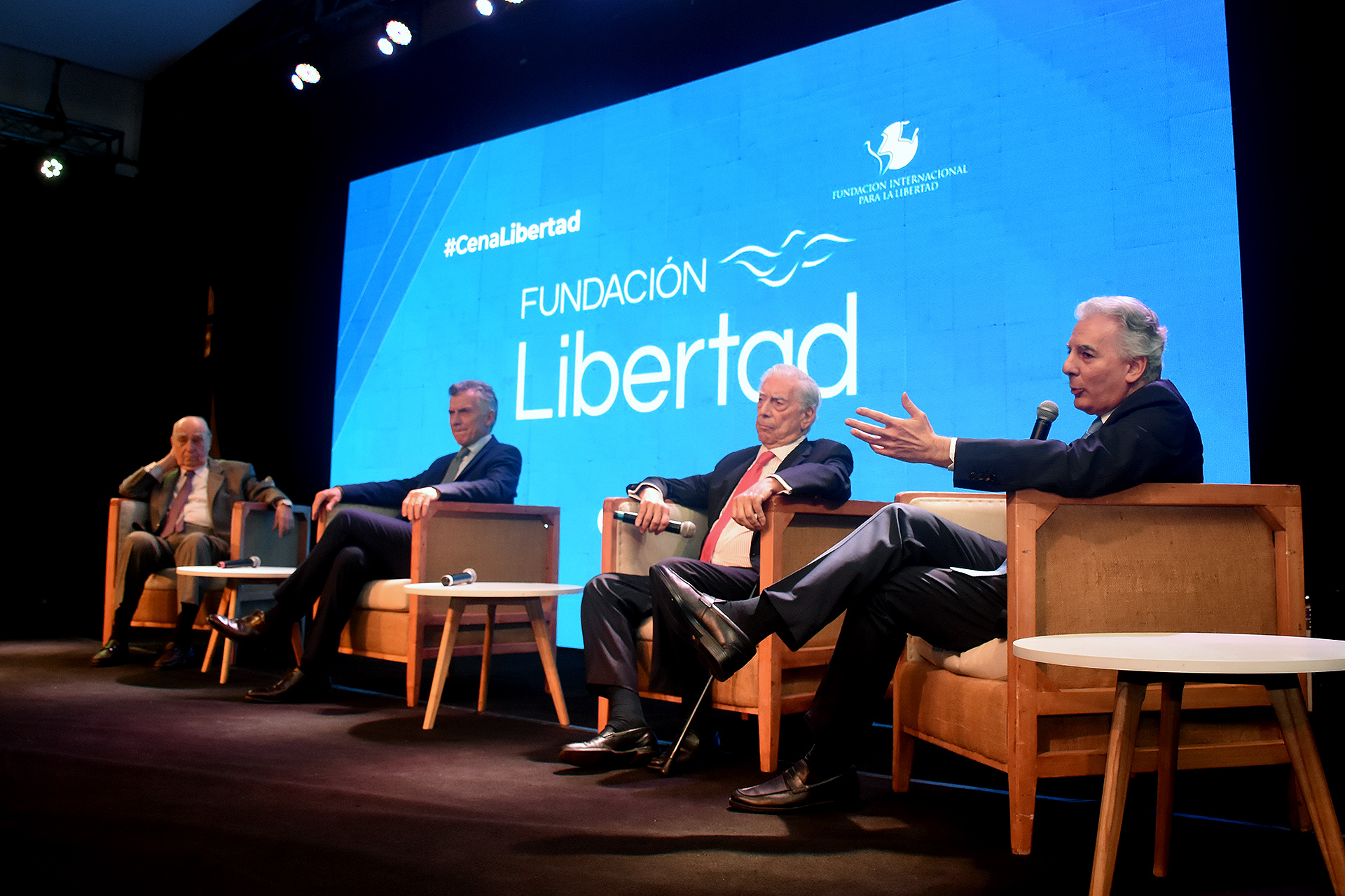 Mauricio Macri, en la cena de la Fundación Libertad del año pasado, en el panel que compartió con Mario Vargas Llosa y Julio Sanguinetti, con la moderación de Alvaro Vargas Llosa