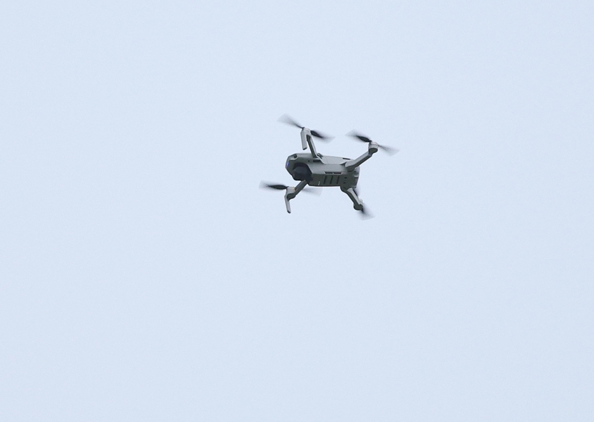 Este es el drone que sobrevoló el Brentford Community Stadium, y obligó a detener un partido de la Premier League (Foto: Reuters)