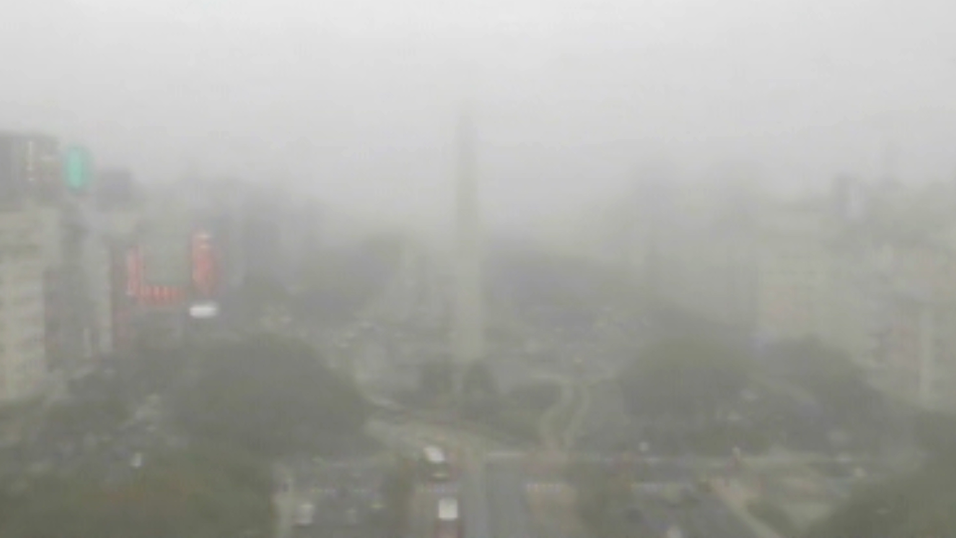 La Ciudad de Buenos Aires amaneció cubierta de niebla, dificultando seriamente la visibilidad de los automovilistas