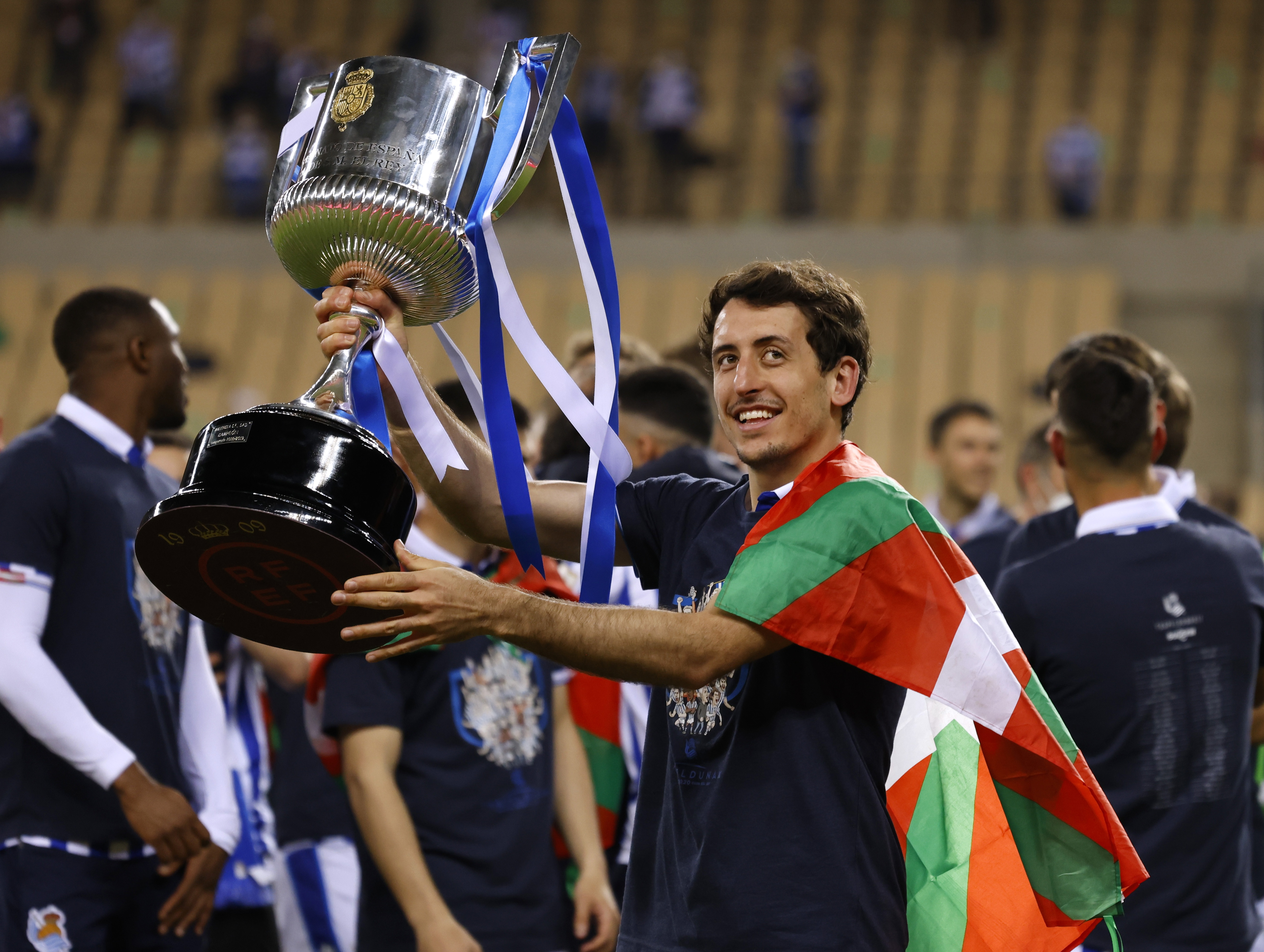 Mikel Oyarzabal festeja el título de la Copa del Rey con la Real Sociedad. Foto: REUTERS/Marcelo Del Pozo
