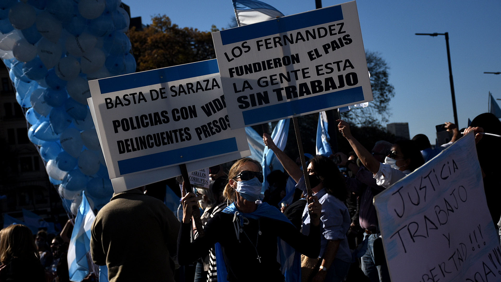 Los manifestantes se quejaron por la gestión de la pandemia por parte del gobierno nacional