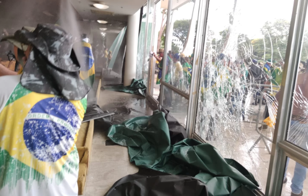 Bolsonaristas invaden los edificios del poder político de Brasil