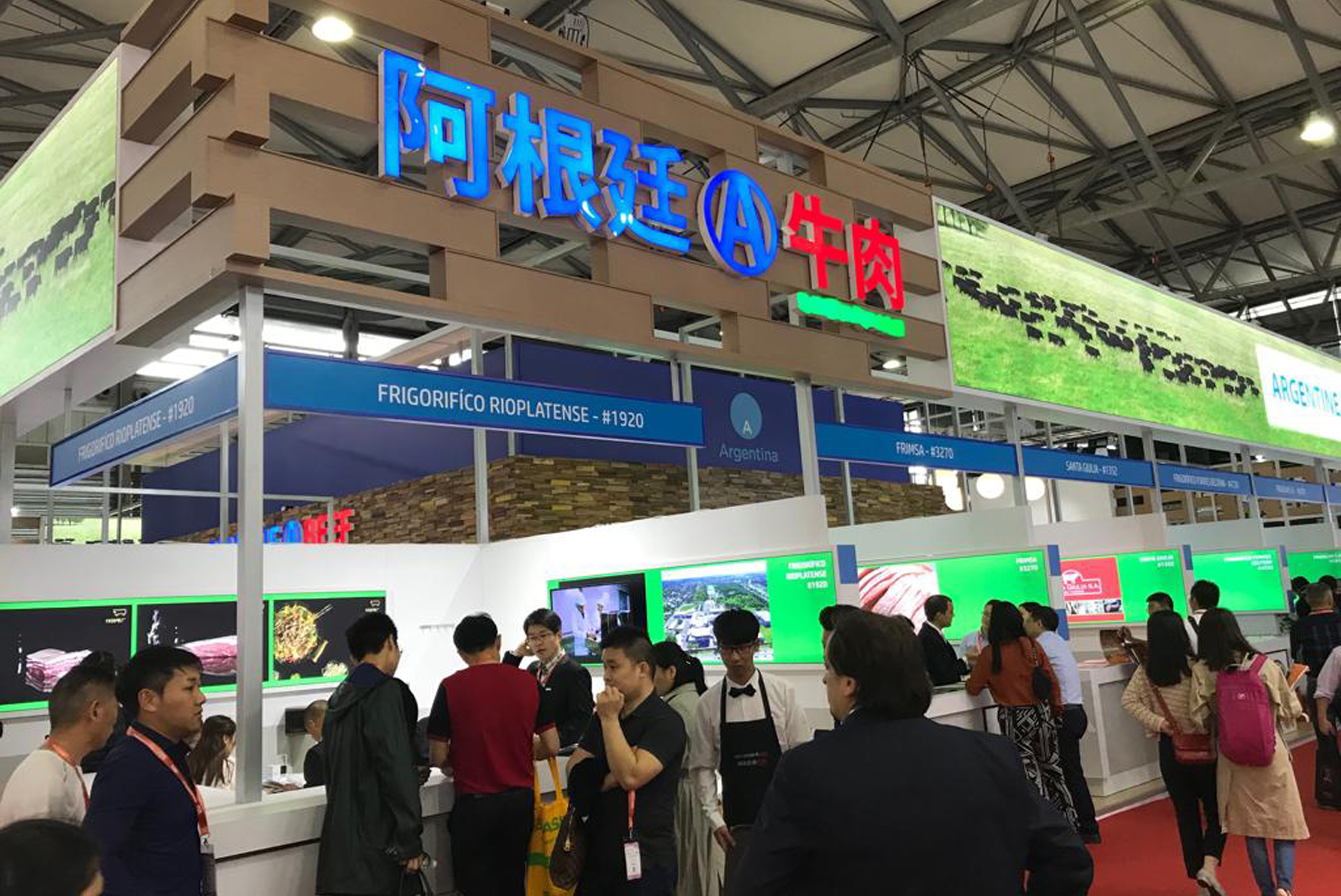 Un stand de un frigorífico argentino en una reciente feria alimenticia en China. Es el principal comprador, pero está pagando 30% menos