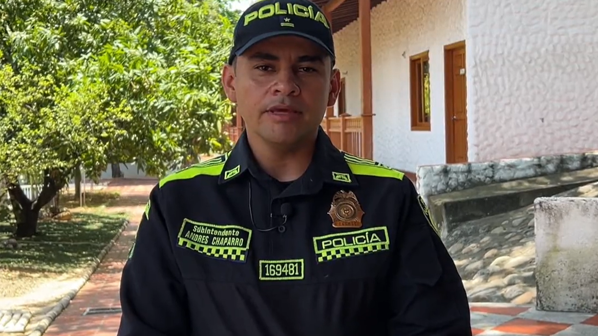 Policía de Cúcuta se convirtió en héroe al evitar el suicidio de un joven