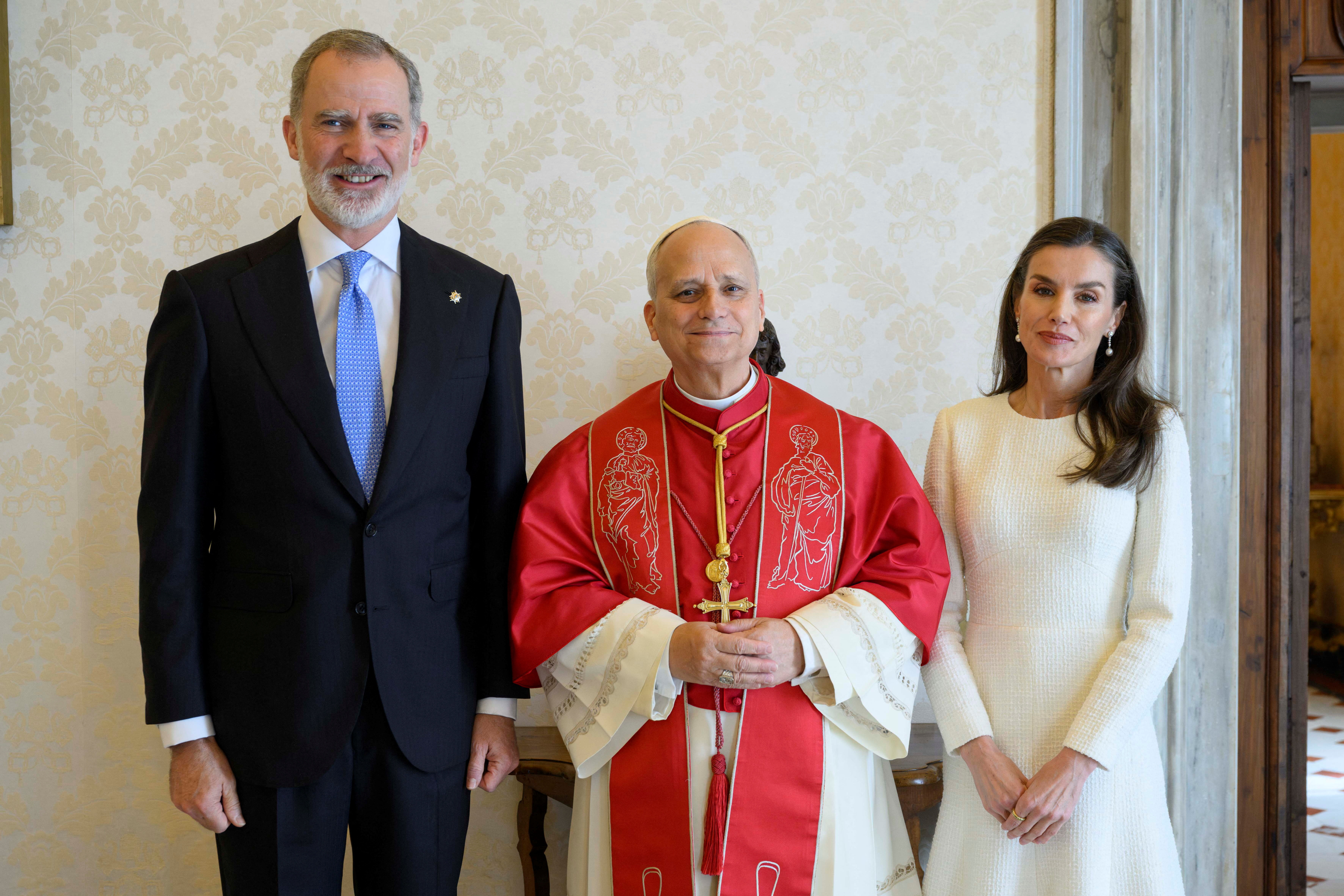 La prensa italiana analiza a la reina Letizia en su primer encuentro con el Papa  León XIV en el Vaticano: “Se ha olvidado de un detalle” - Infobae