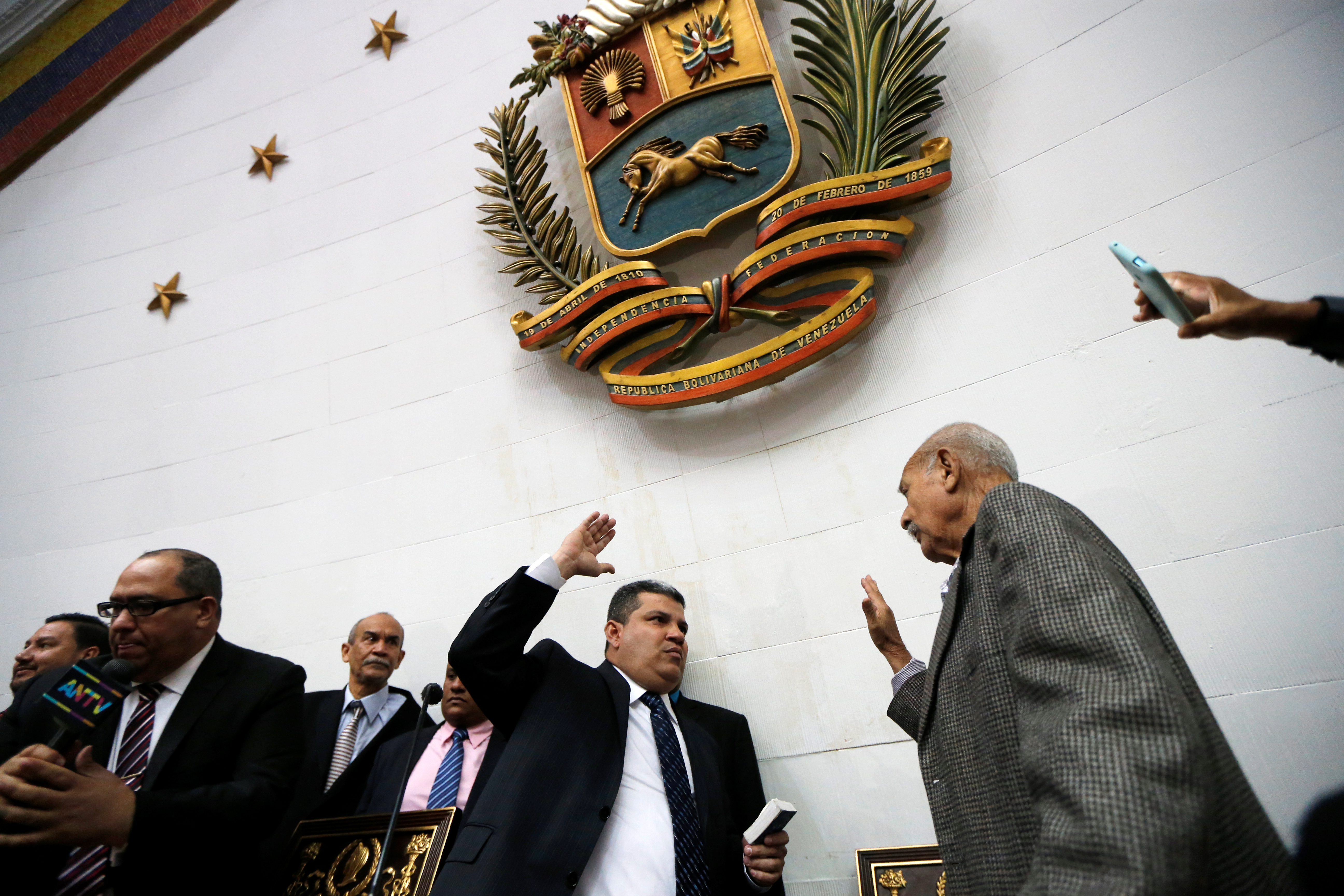 El momento del intento de jura de Luis Parra como presidente de la Asamblea, el 5 de enero de 2020 (REUTERS/Manaure Quintero)