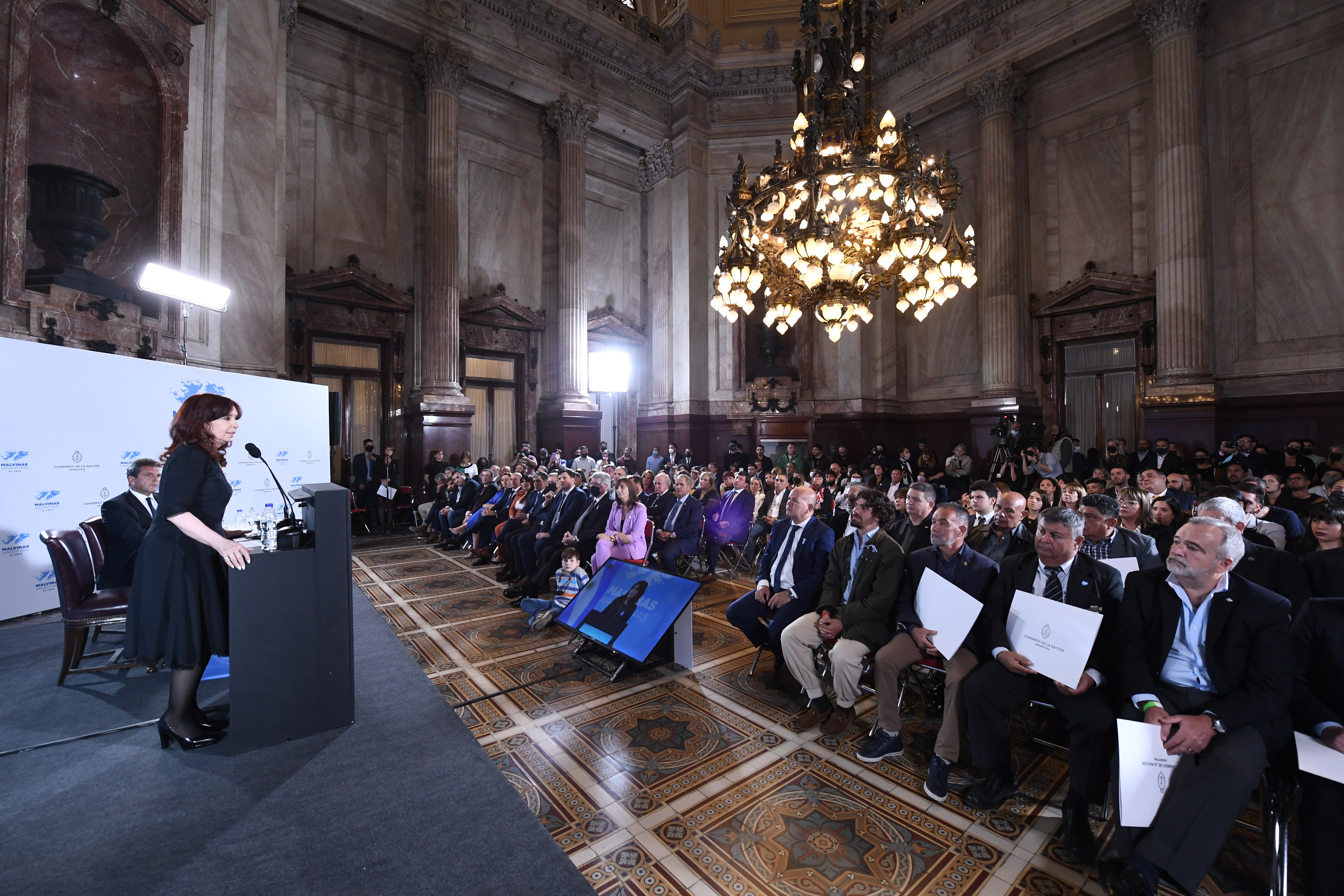 On the 40th anniversary of the Malvinas gesture, an act was carried out in recognition of the ex-combatants of the President of the Senate, Cristina Kirchner and the President of the Chamber of Deputies, Sergio Massa, distinguished the ex-combatants of the Malvinas