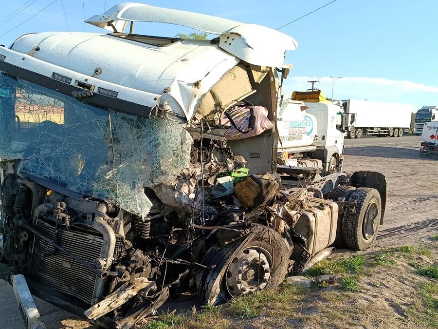 La Pampa: un muerto y dos heridos por un choque frontal de camiones
