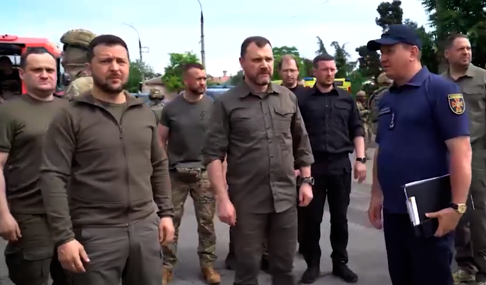 Zelensky llegó a Kherson para coordinar las operaciones de emergencia tras la destrucción de la represa de Kajovka