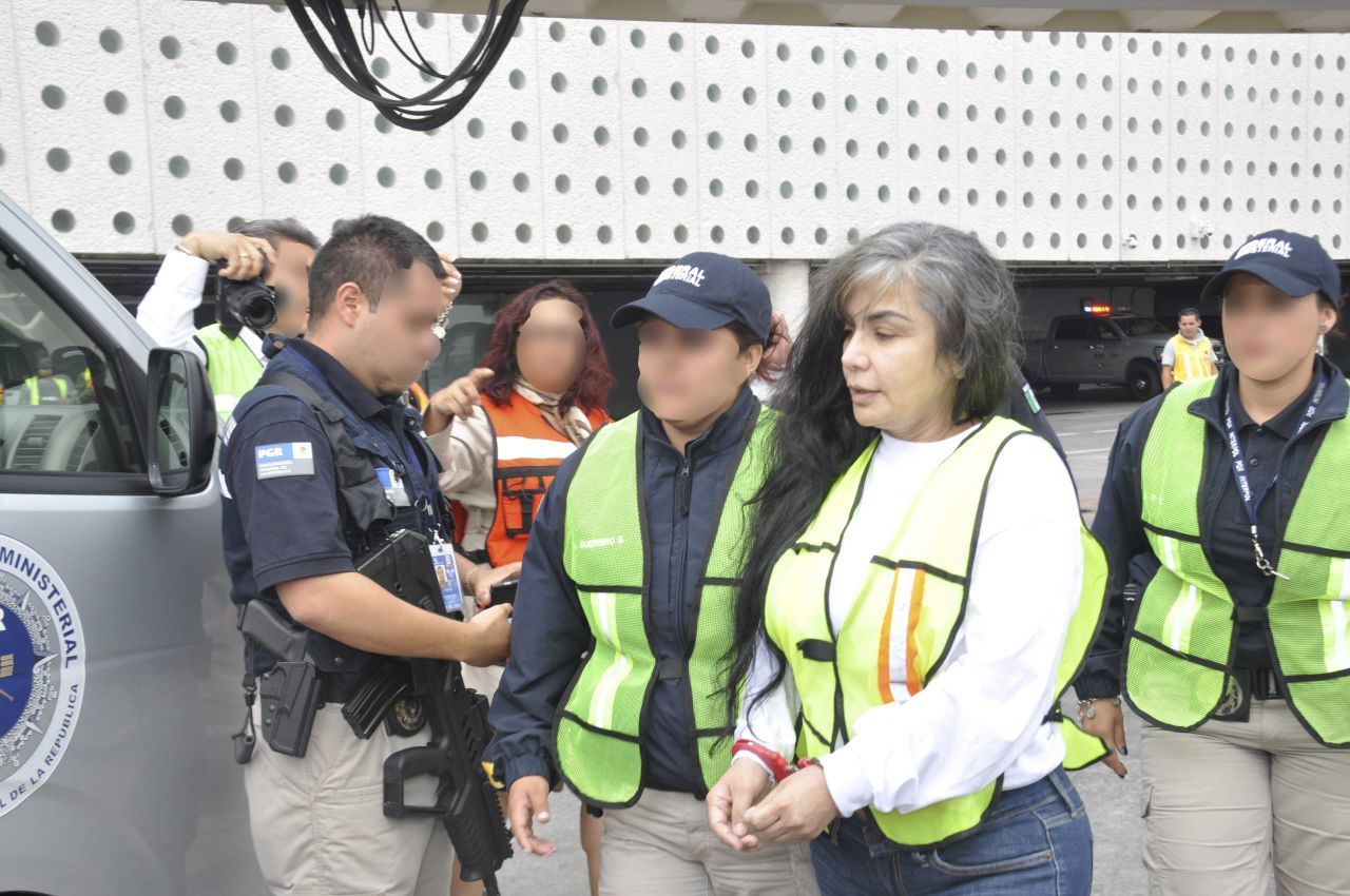 Un video del arresto de Sandra Ávila Beltrán fue utilizado para promocionar la segunda temporada de "la reina del sur"(FOTO: PGR /CUARTOSCURO.COM)