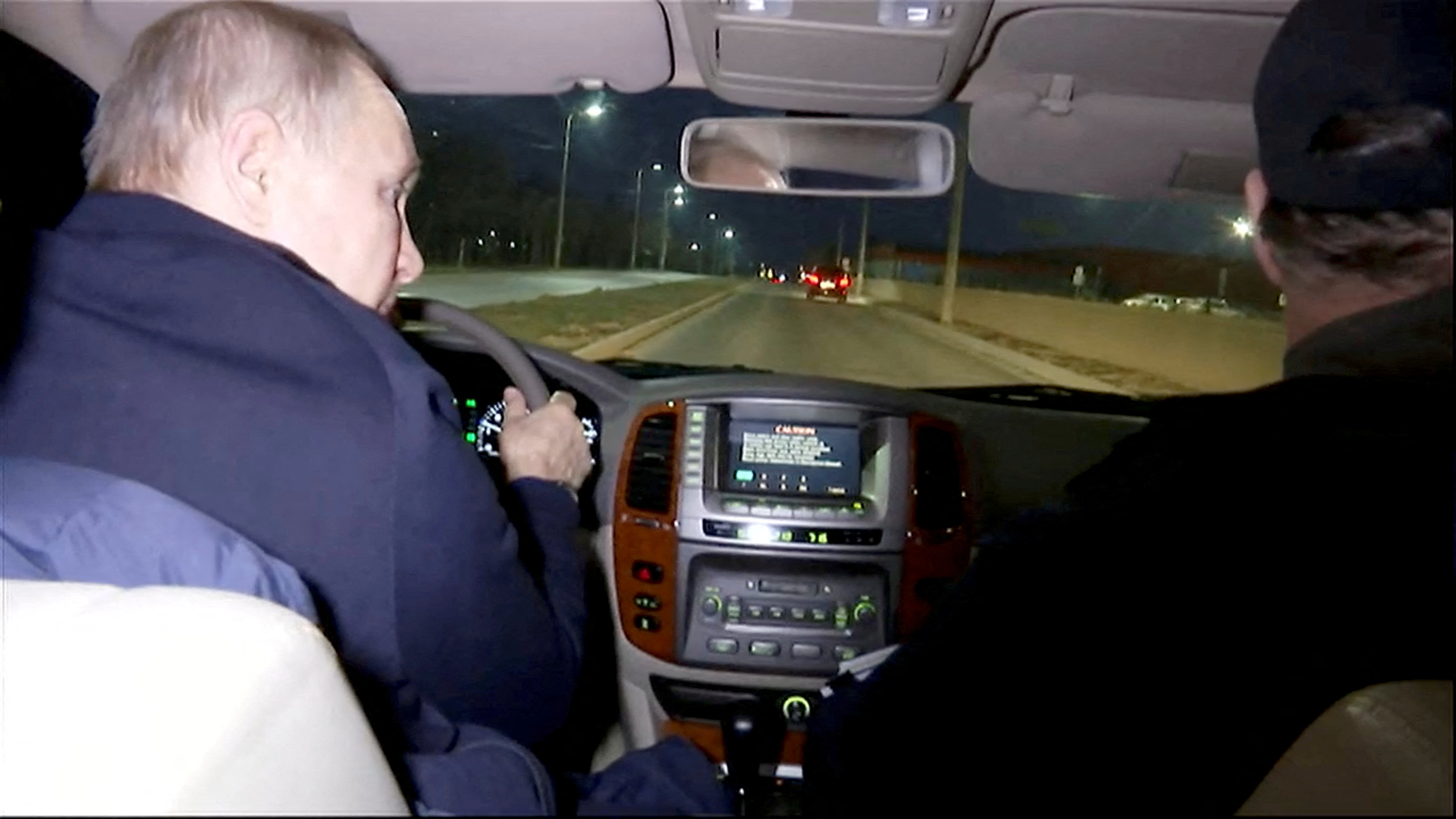 Putin recorrió la ciudad en automóvil, que condujo él mismo (Kremlin.ru/REUTERS)