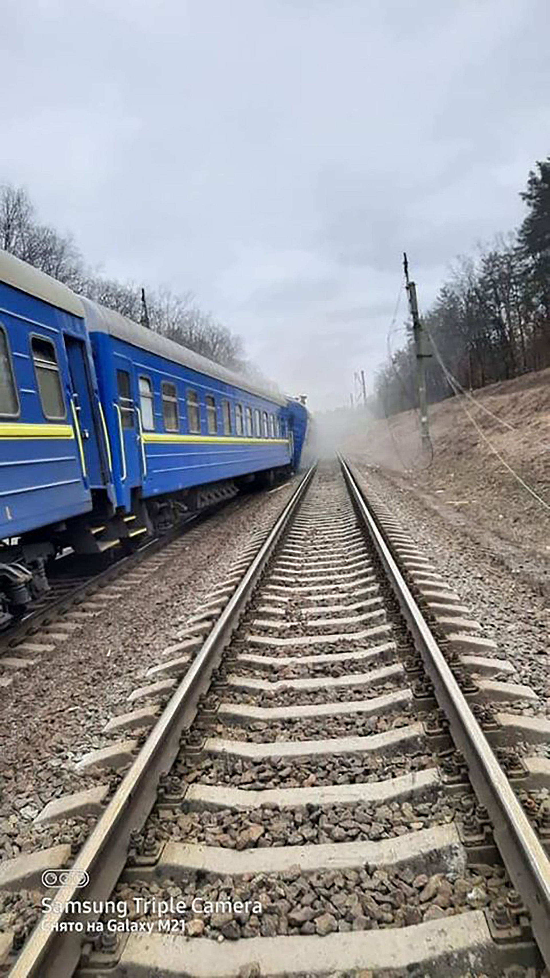 Un tren vacío destinado a evacuar civiles de Irpen