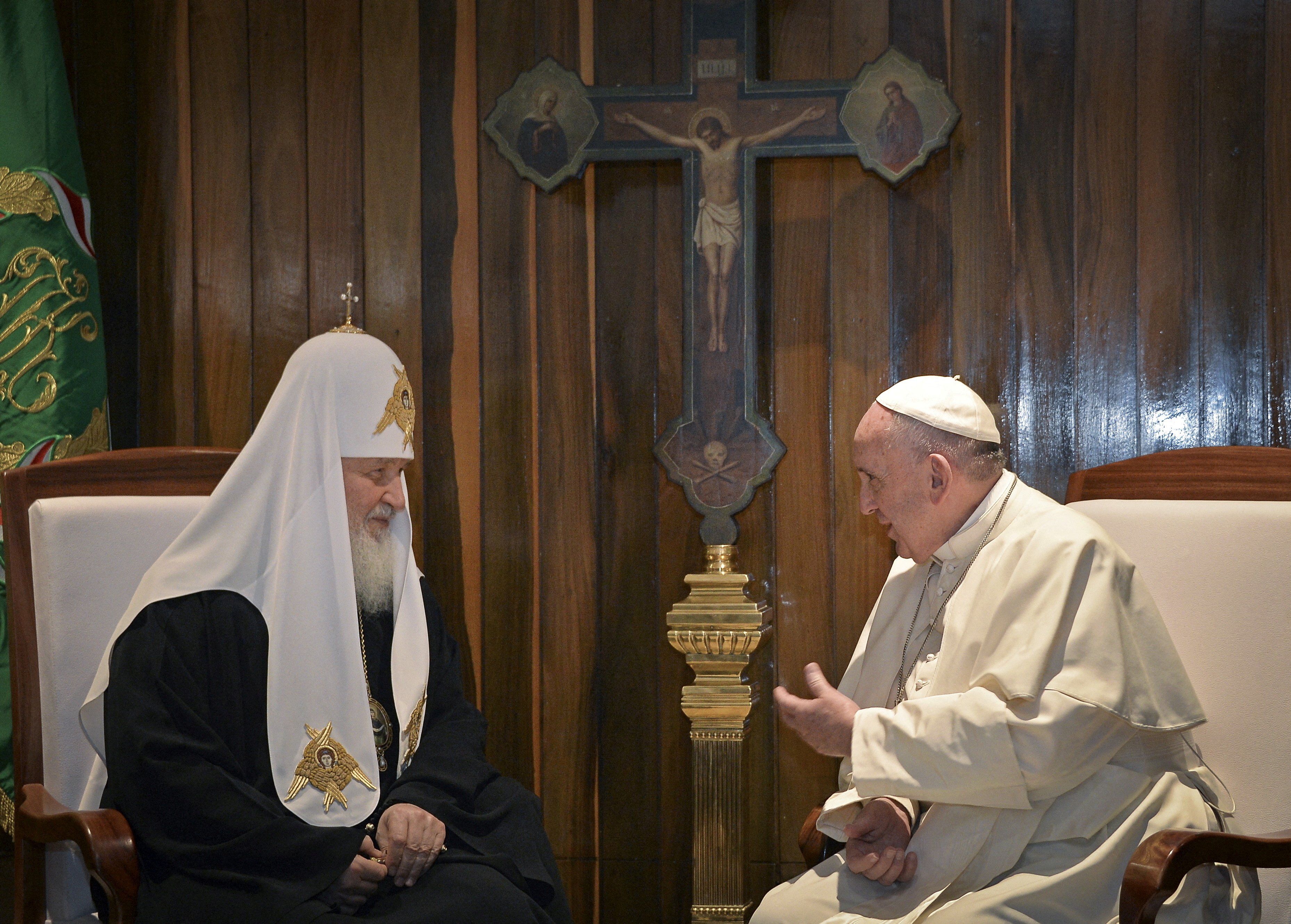 FOTO DE ARCHIVO: El Papa Francisco y el patriarca ortodoxo ruso Kirill se reúnen en La Habana el 12 de febrero de 2016. La postura del Sumo Pontífice en relación a la invasión de Vladimir Putin a Ucrania ha generado controversia en todo el mundo (Reuters)