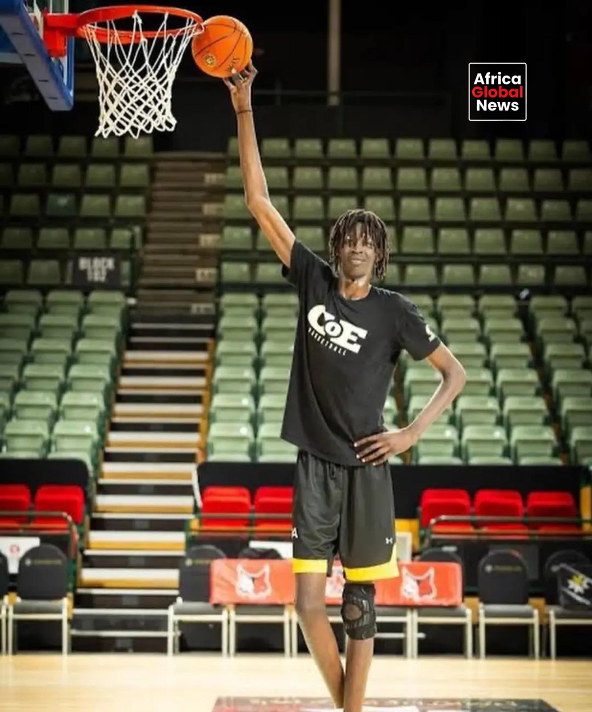 Tiene 18 a&ntilde;os, mide casi 2.30 metros y vuelca la pelota sin saltar: la nueva joya del b&aacute;squet que enamora a la NBA