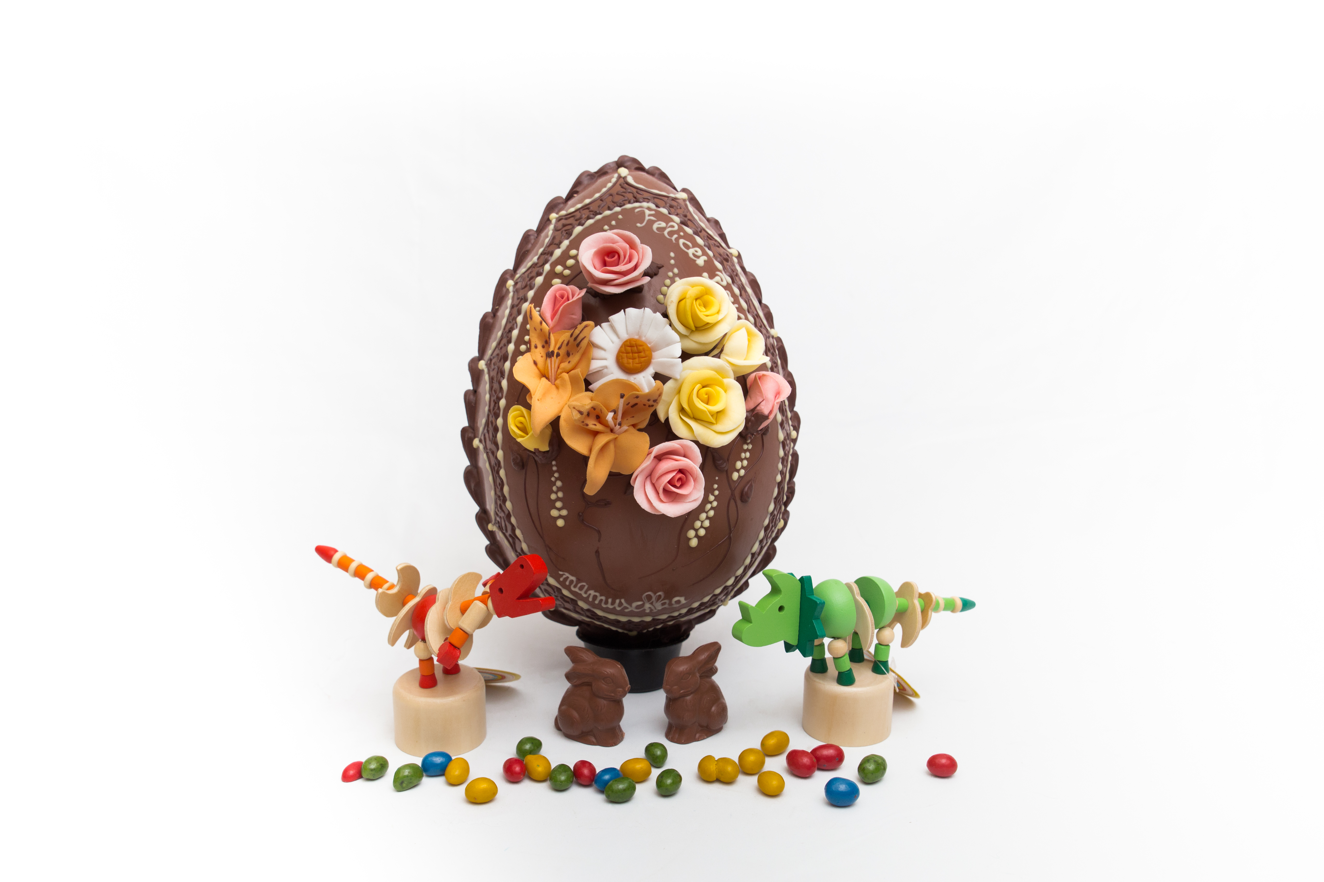 In diesem Jahr bietet Mamushka eine Vielzahl von Eiern, eine Vielzahl von Figuren aus Bohnen und Tafelschokoladen aus Bohnen an.