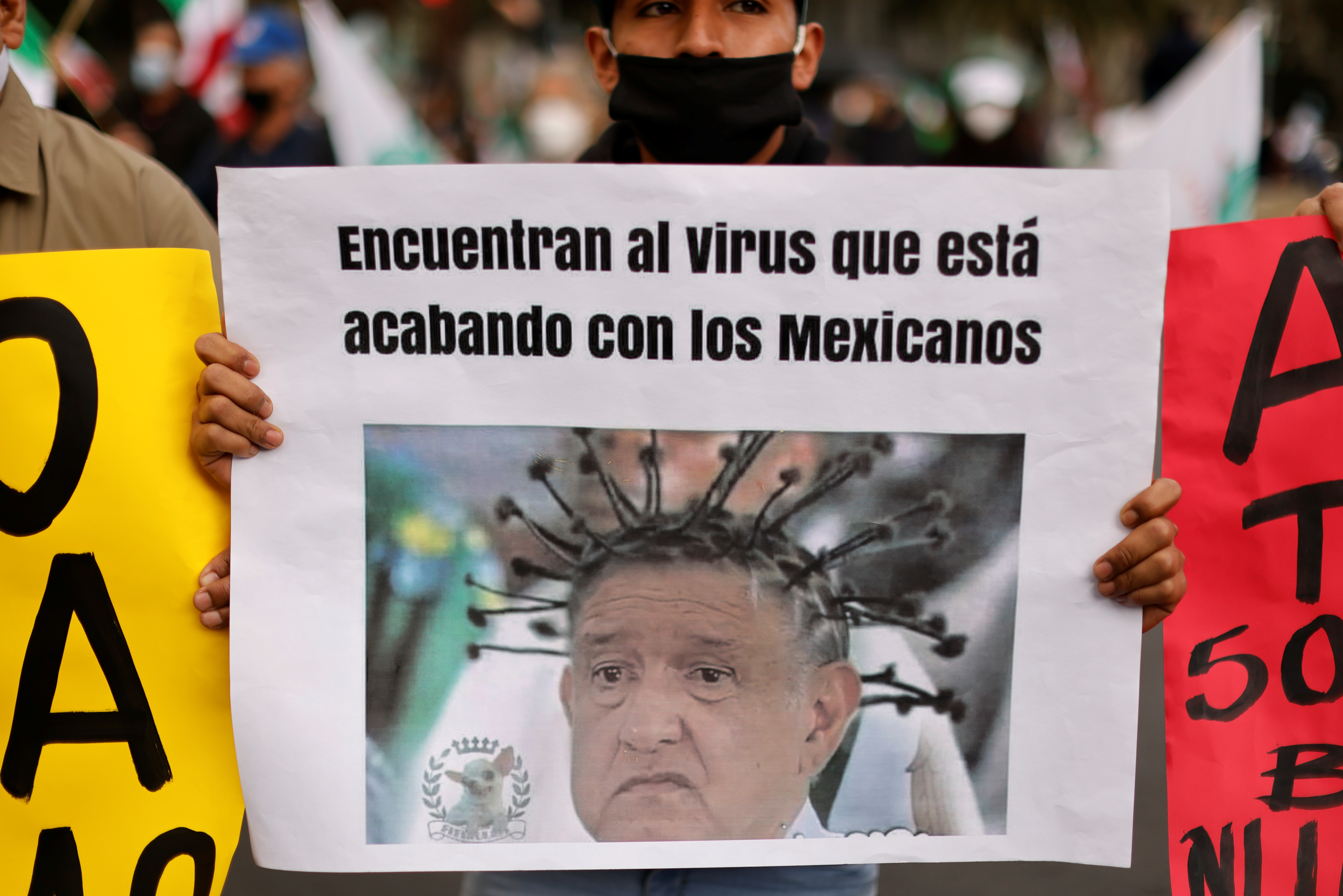 Supuesto desalojo de FRENAAA en el Zócalo terminó con violencia
 REUTERS/Carlos Jasso
