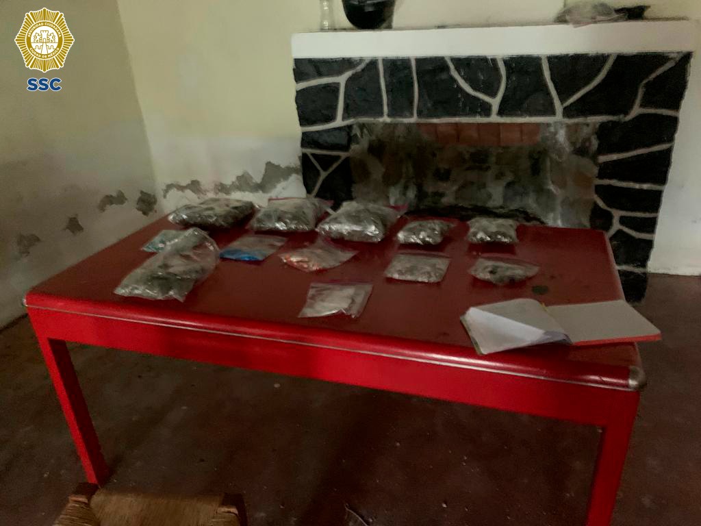 Paquetes de droga decomisados en la casa de seguridad en Topilejo (Foto: SSC-CDMX)