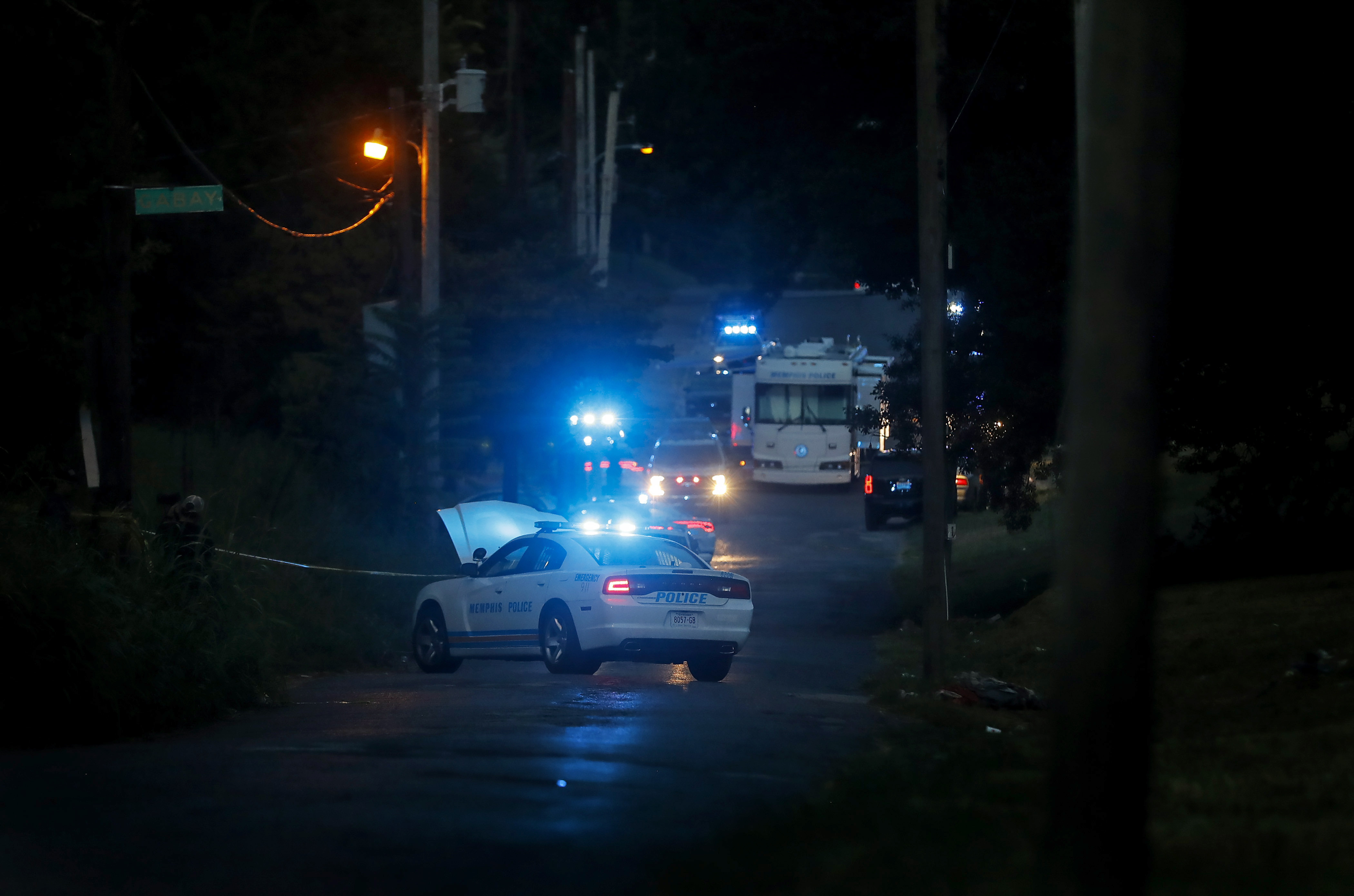 Al menos cuatro muertos y tres heridos dejó una serie de tiroteos registrados este jueves en Memphis (Tennessee, Estados Unidos), de acuerdo con reportes de la policía local. Un hombre condujo durante horas mientras disparaba a la gente y obligó a la población a refugiarse en lugares seguros.