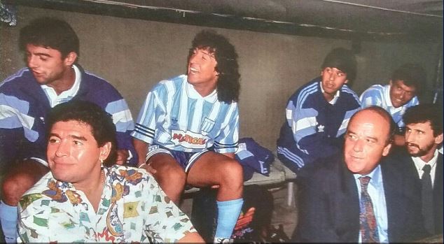 El Lagarto Fleita, en el banco de suplentes de Racing durante la etapa de Diego Maradona como entrenador (Foto: El Primer Grande)