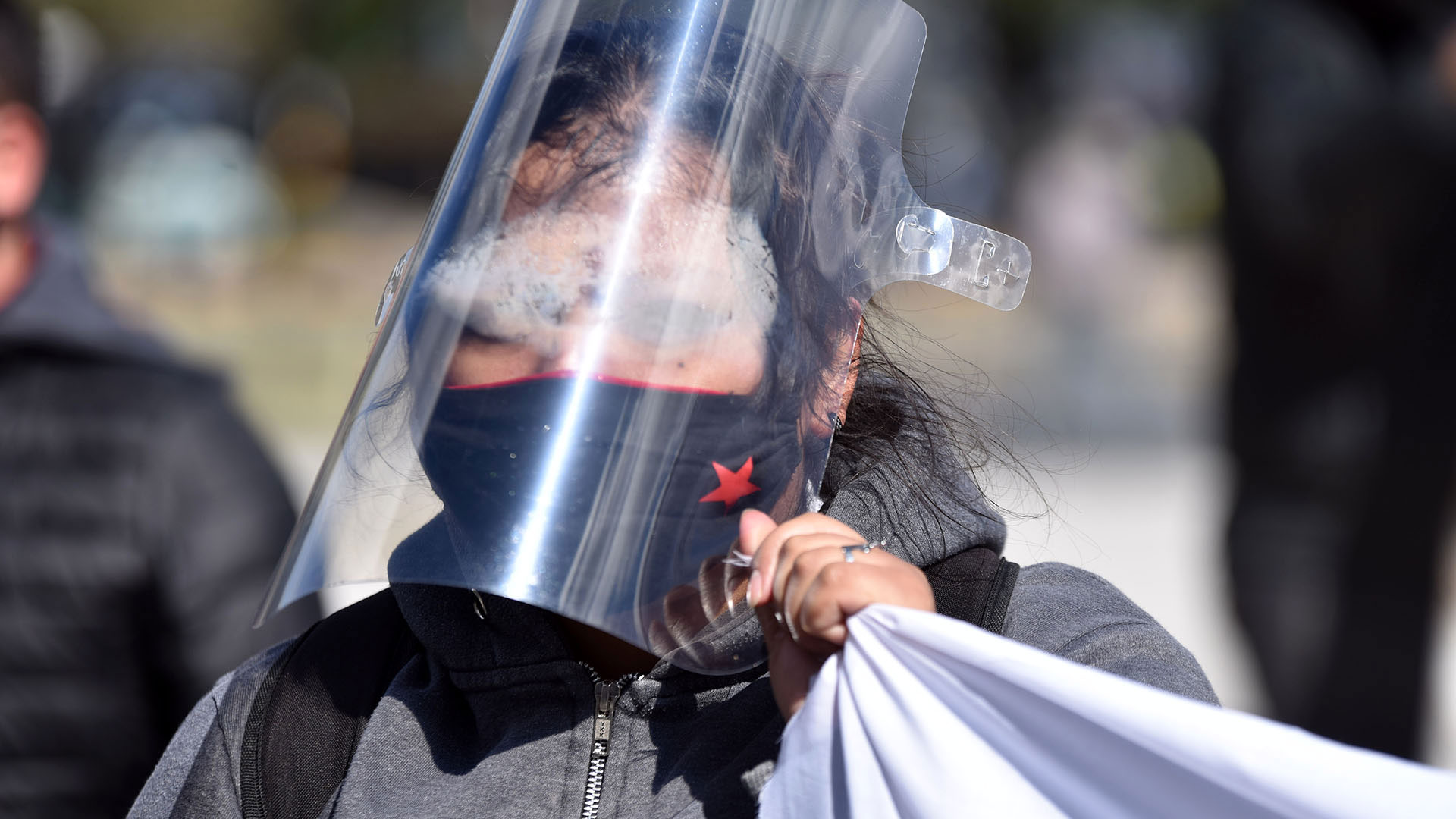 Otros manifestantes llevaron doble protección para reducir la posibilidad de contagio