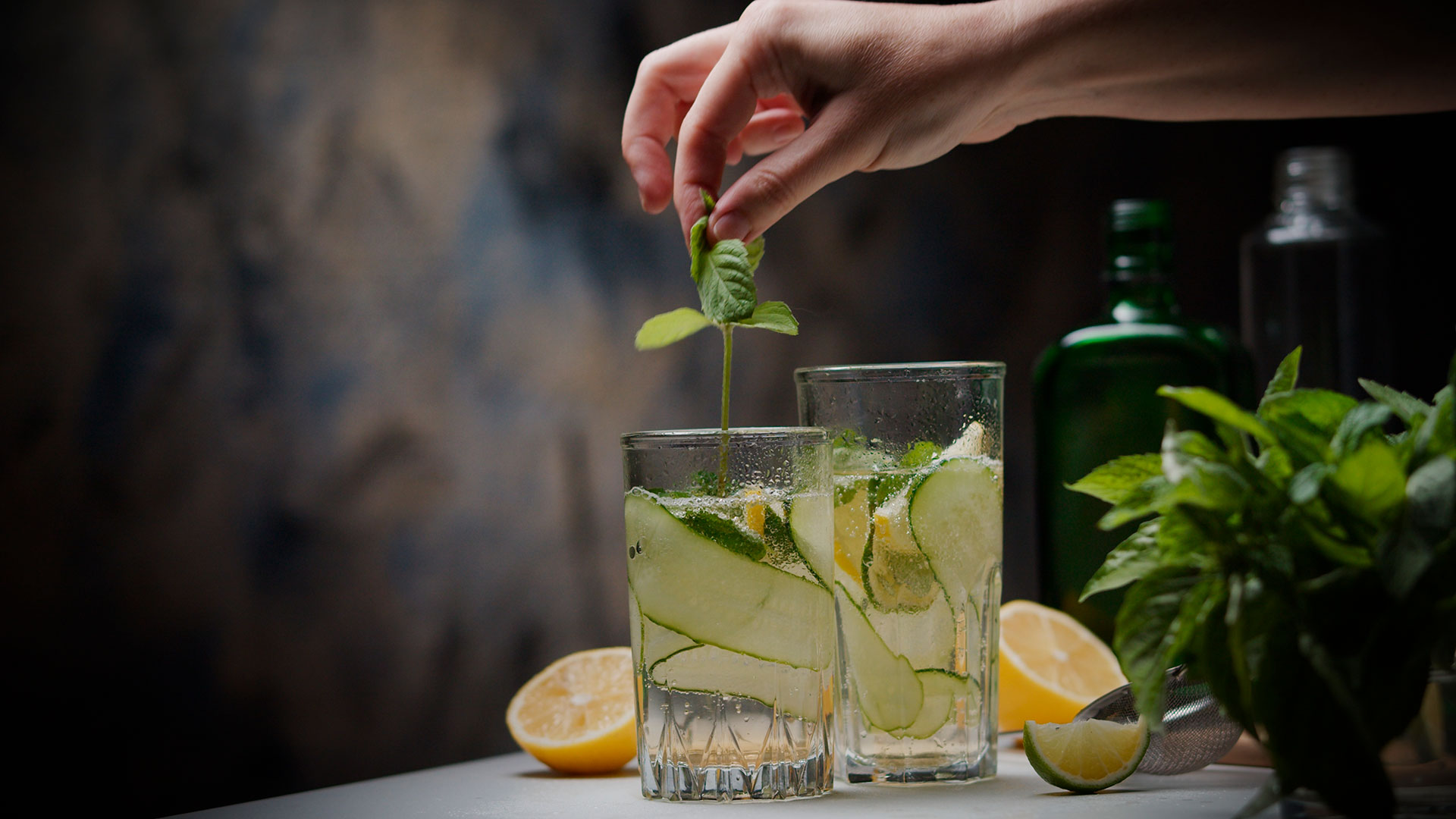 Al dejar una sensación refrescante en el paladar, el público elige al gin en múltiples tragos (Getty)