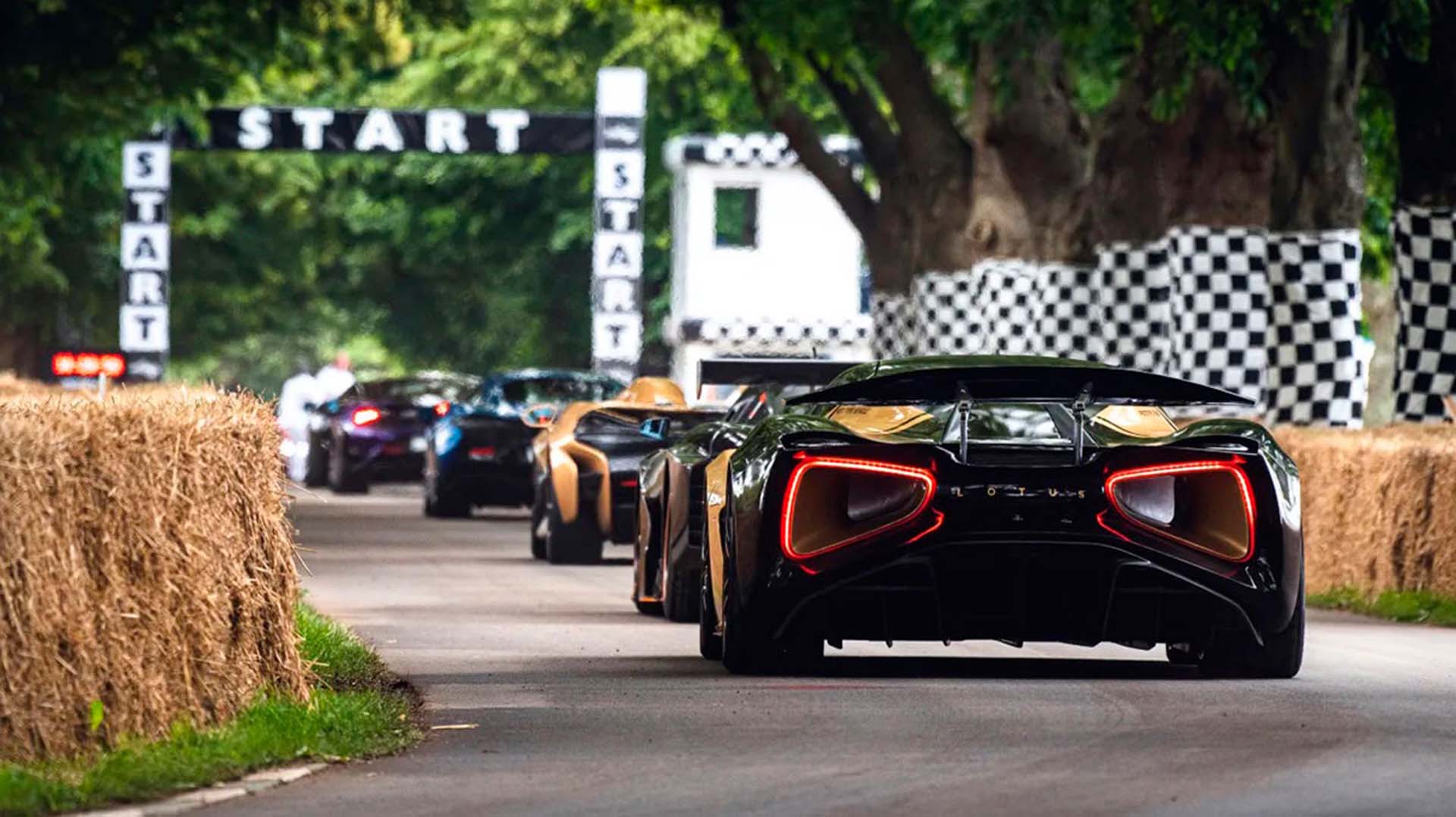 Sports cars in action (@fosgoodwood) 