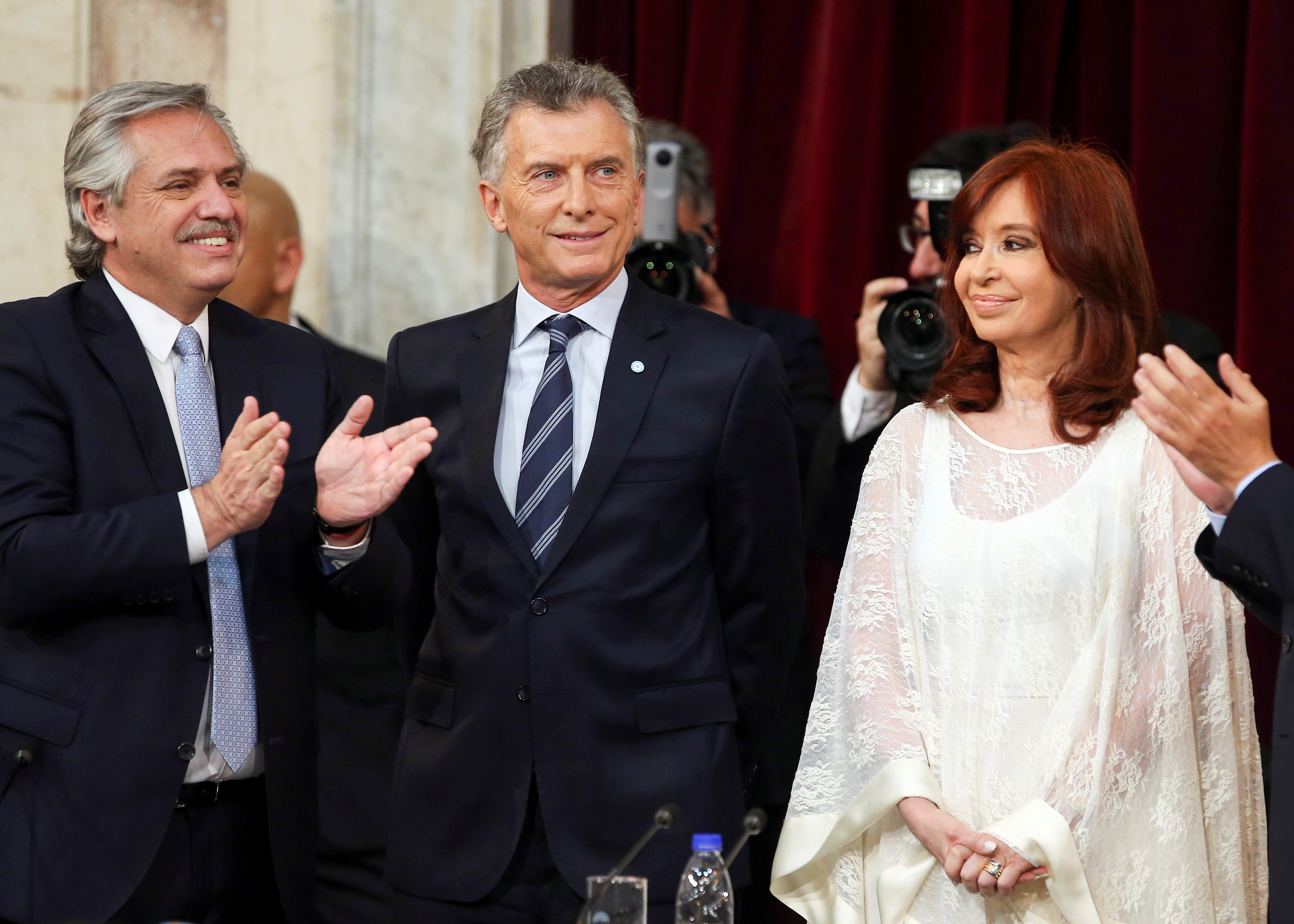 Alberto Fernandez, Cristina Fernandez de Kirchner y Mauricio Macri juntos en el Congreso durante asunción presidencial del 10 de diciembre de 2019