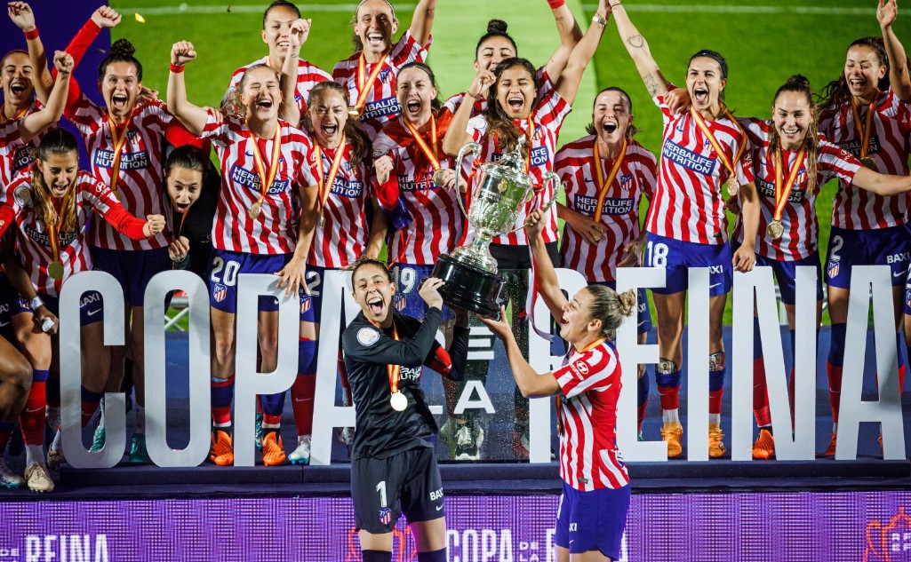 La celebración de las campeonas (@FutFemRFEF)